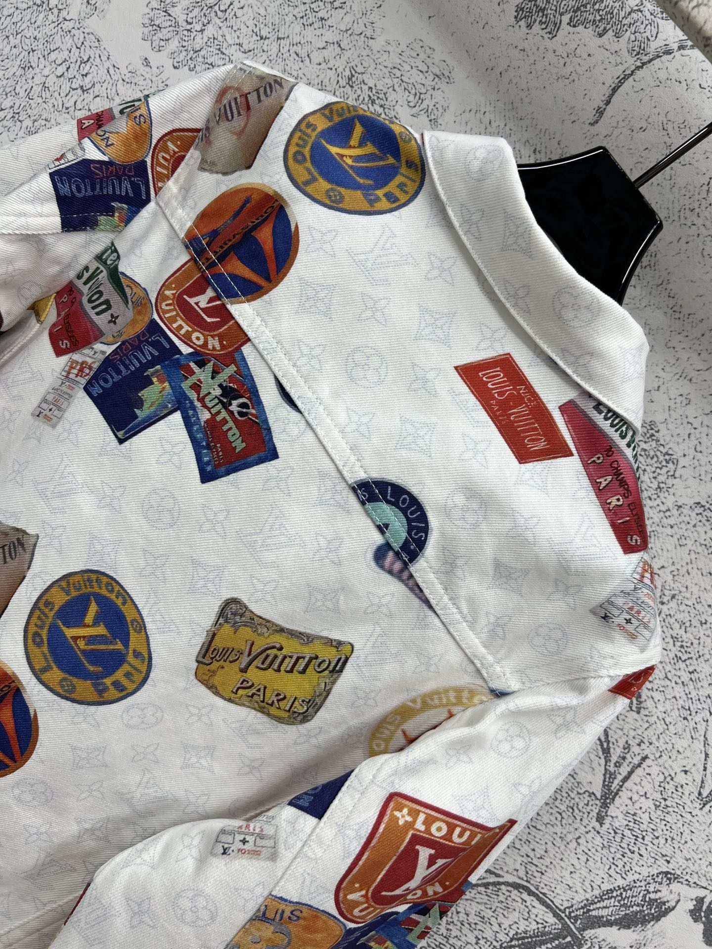 L家25早春新款 Monogram 图案老花牛仔系列 翻领马甲外套+翻领夹克外套+翻领无袖连衣裙+短裤+