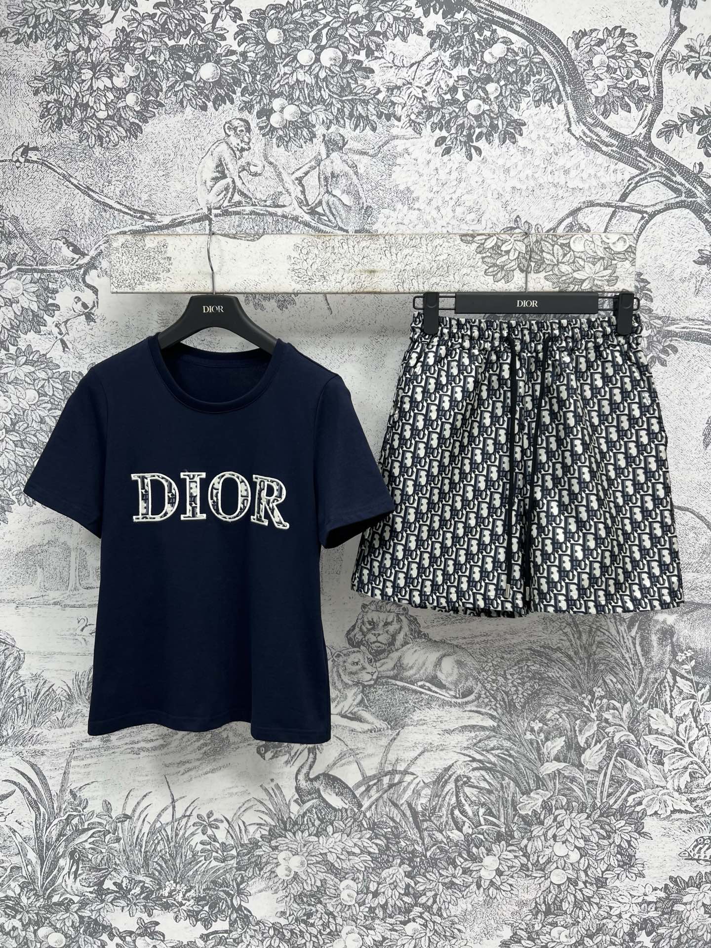 D家 25早春新款  logo短T+老花提花短裤 日常休闲套装 一套上身舒适又日常随性 简简单单无烦恼 