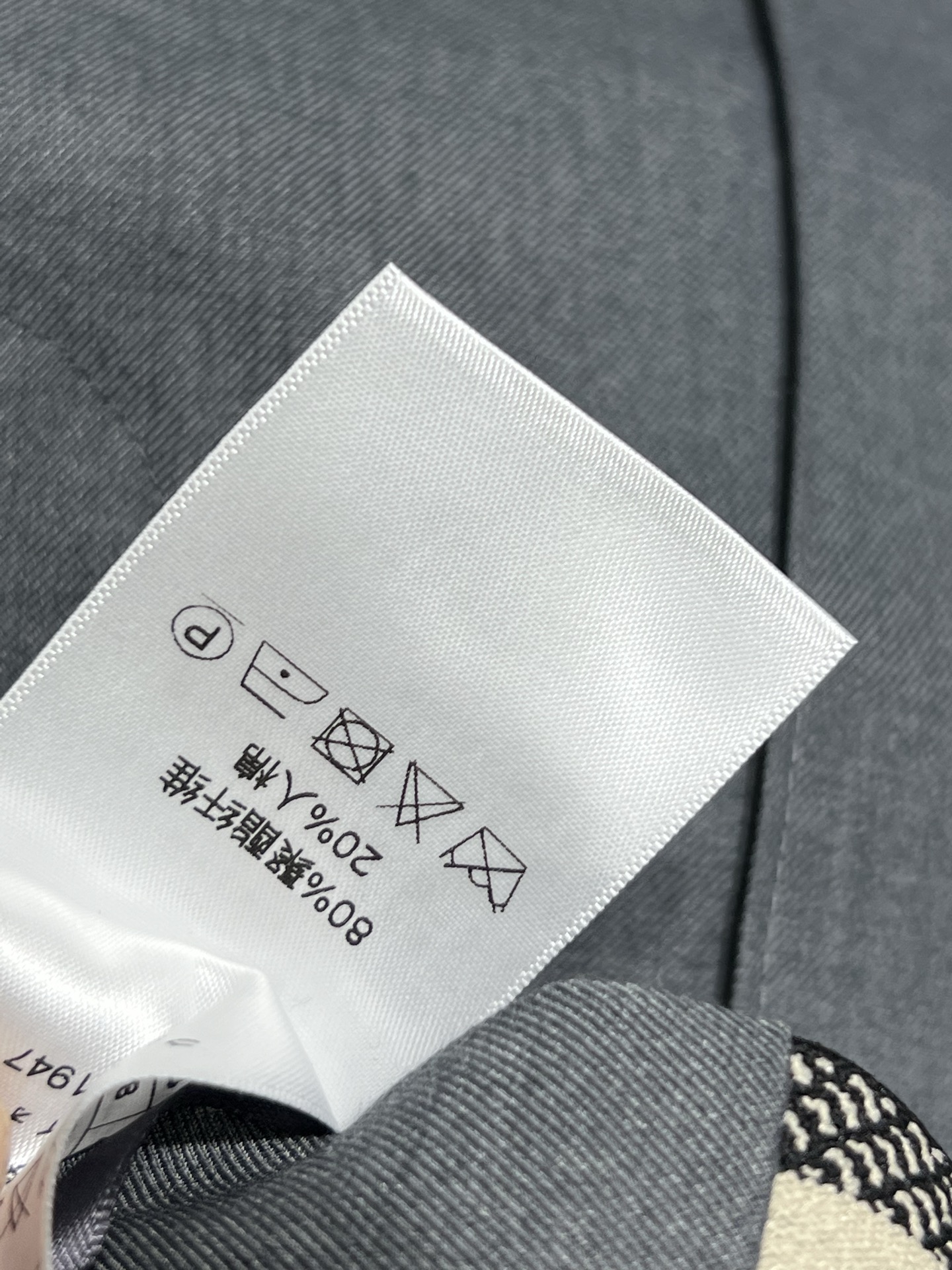 D家 25早春新款 logo织带西装短裤 西装款式的短路简约又干练 特别修饰身材 显腿细 两侧Logo织