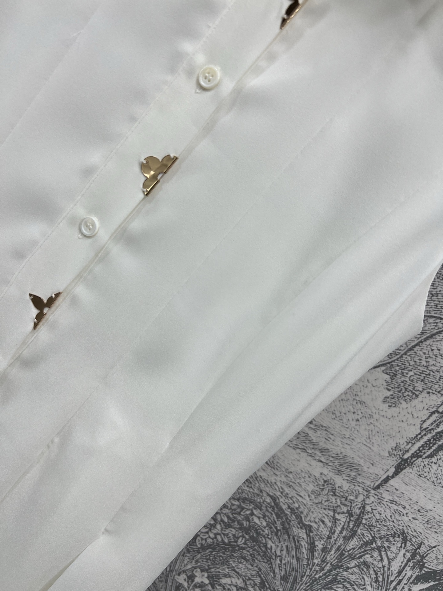 L家 25早春新款 Polo领百褶拼接无袖背心连衣裙 减龄复古女孩气质 定制五金配件装饰 裙摆拼接压褶百