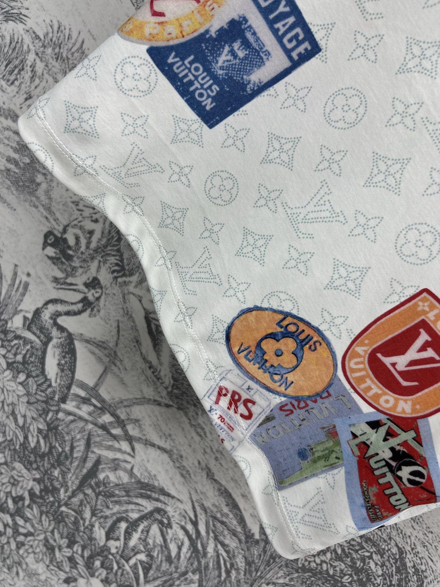 L家 25早春新款Monogram 图案老花提花短款短袖T恤 定制Monogram 图案印花暗纹老花纯棉