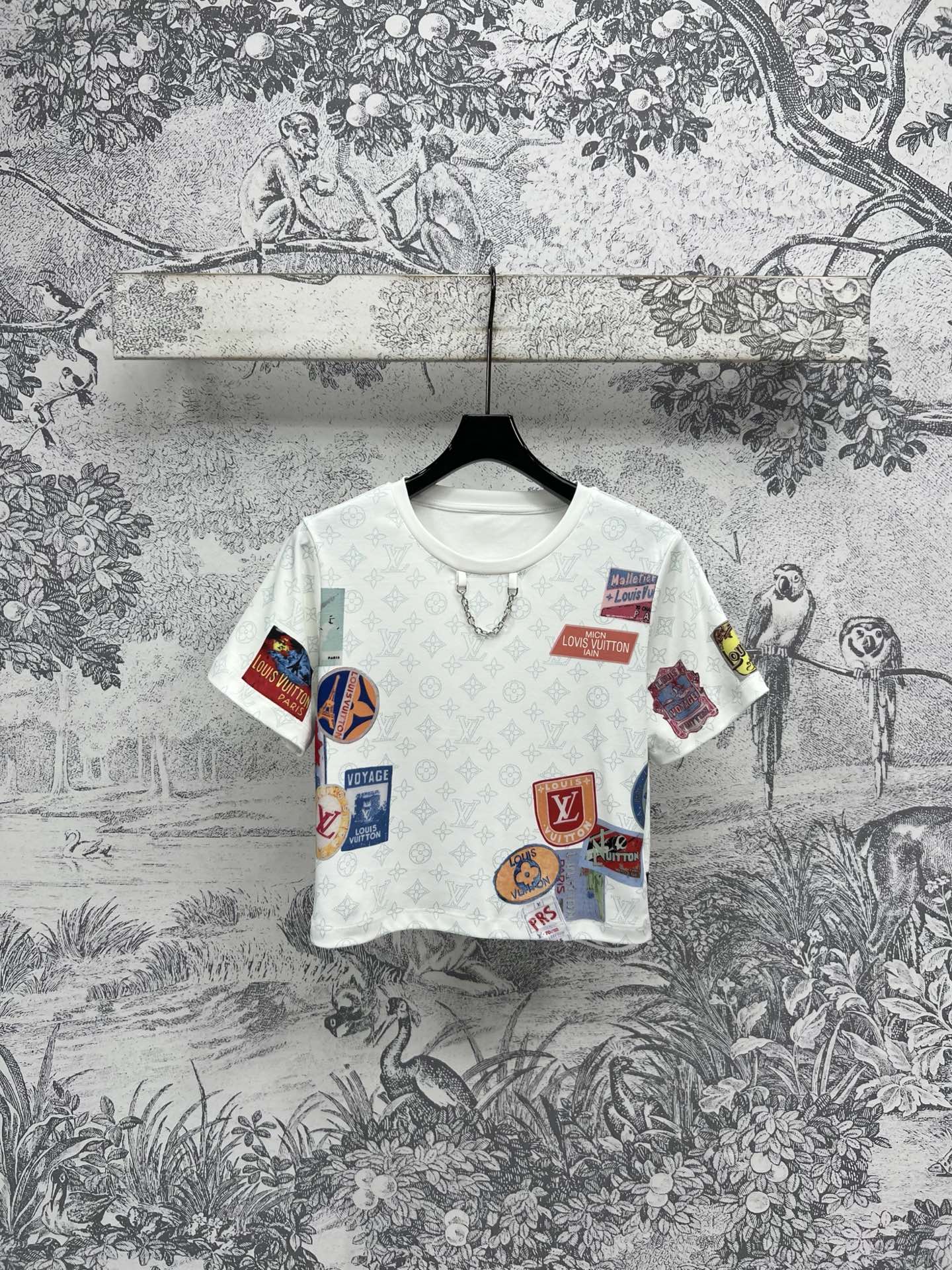 L家 25早春新款Monogram 图案老花提花短款短袖T恤 定制Monogram 图案印花暗纹老花纯棉
