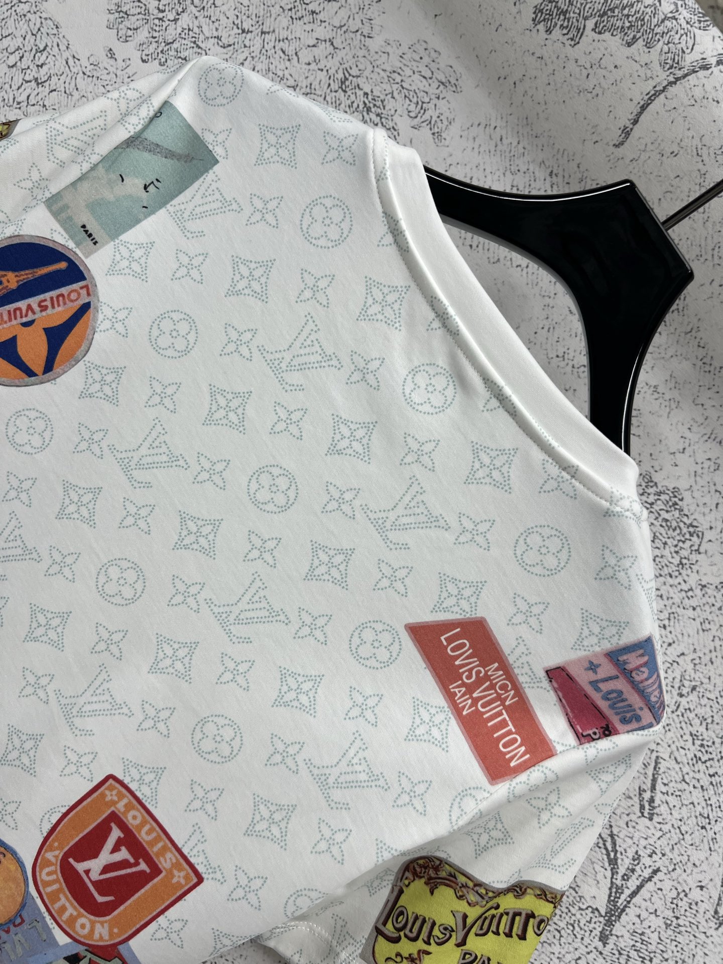 L家 25早春新款Monogram 图案老花提花短款短袖T恤 定制Monogram 图案印花暗纹老花纯棉