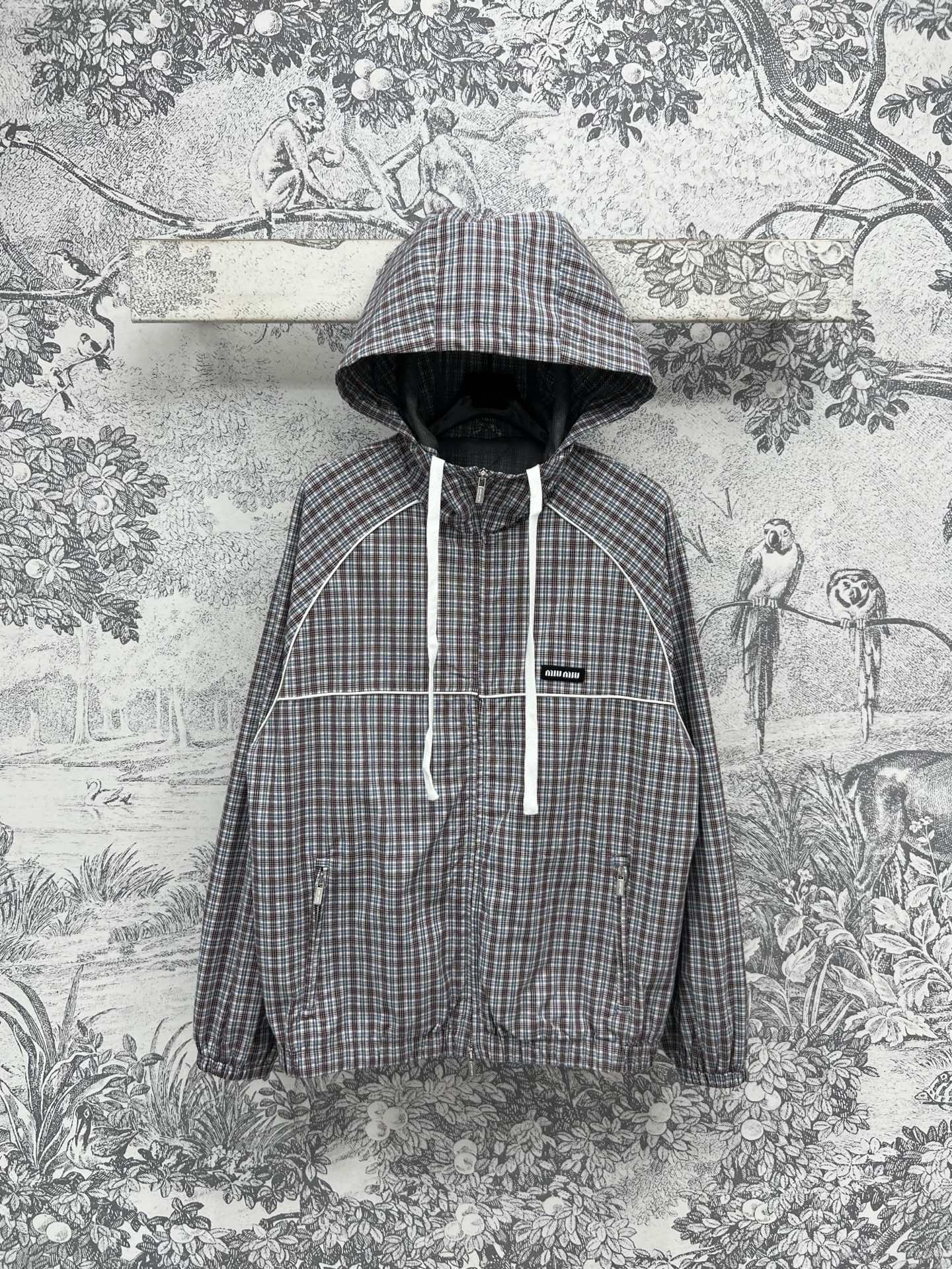 Miu 25早春新款 格纹系列 连帽休闲外套+百褶短裙+ 百褶半身裙 文艺复古少女风气质单品 双口袋设计