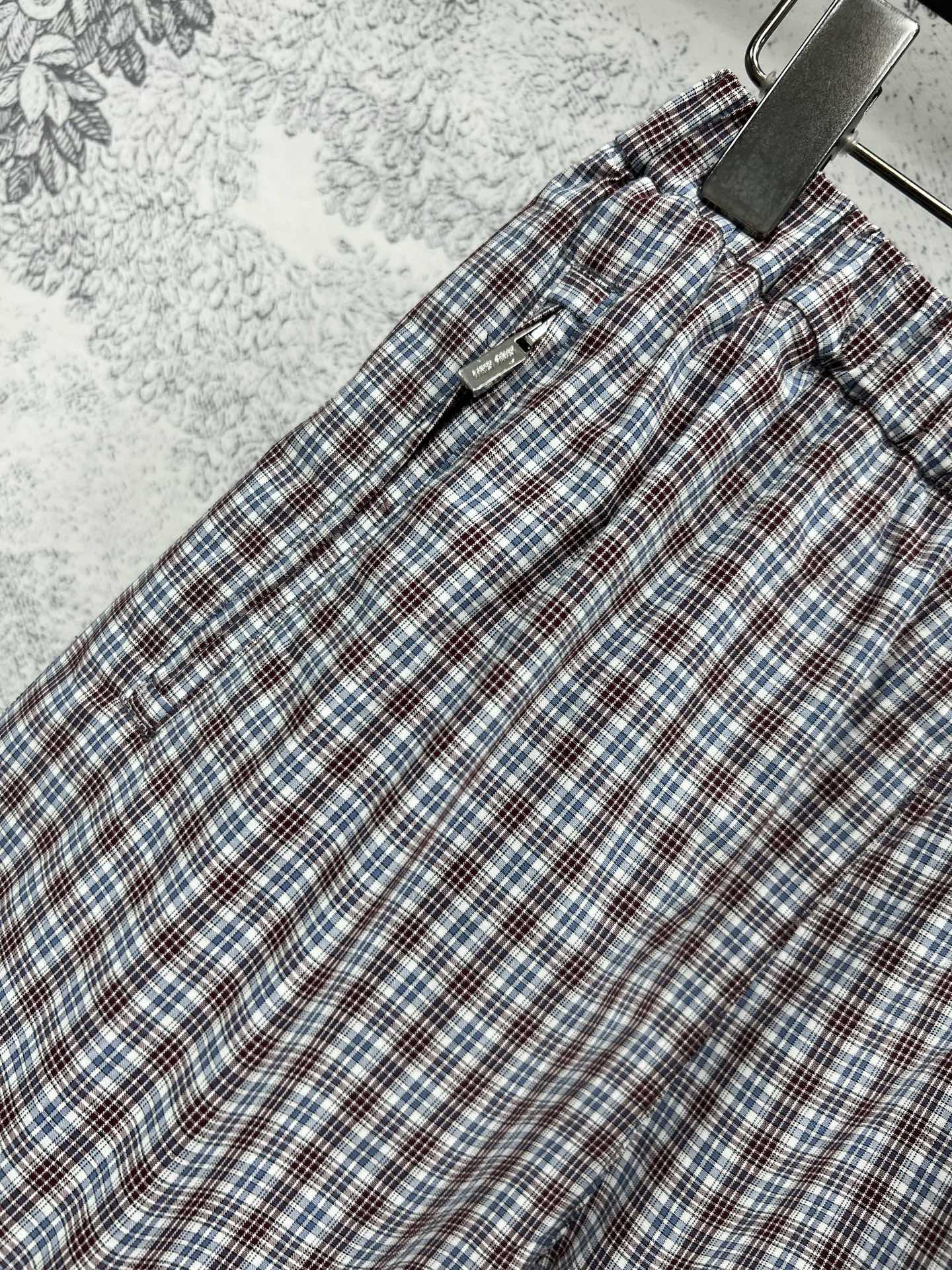 Miu 25早春新款 格纹系列 连帽休闲外套+百褶短裙+ 百褶半身裙 文艺复古少女风气质单品 双口袋设计