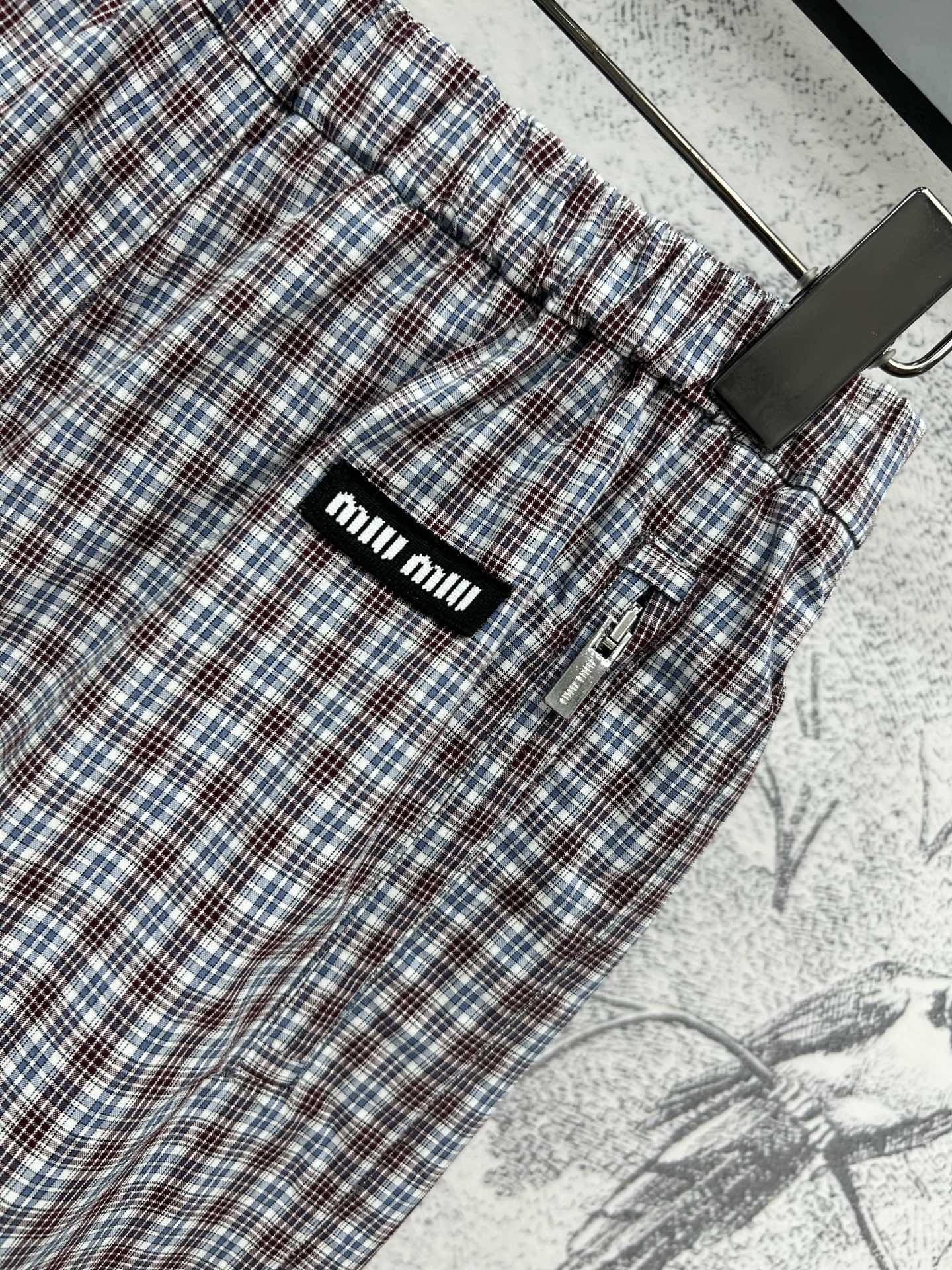 Miu 25早春新款 格纹系列 连帽休闲外套+百褶短裙+ 百褶半身裙 文艺复古少女风气质单品 双口袋设计