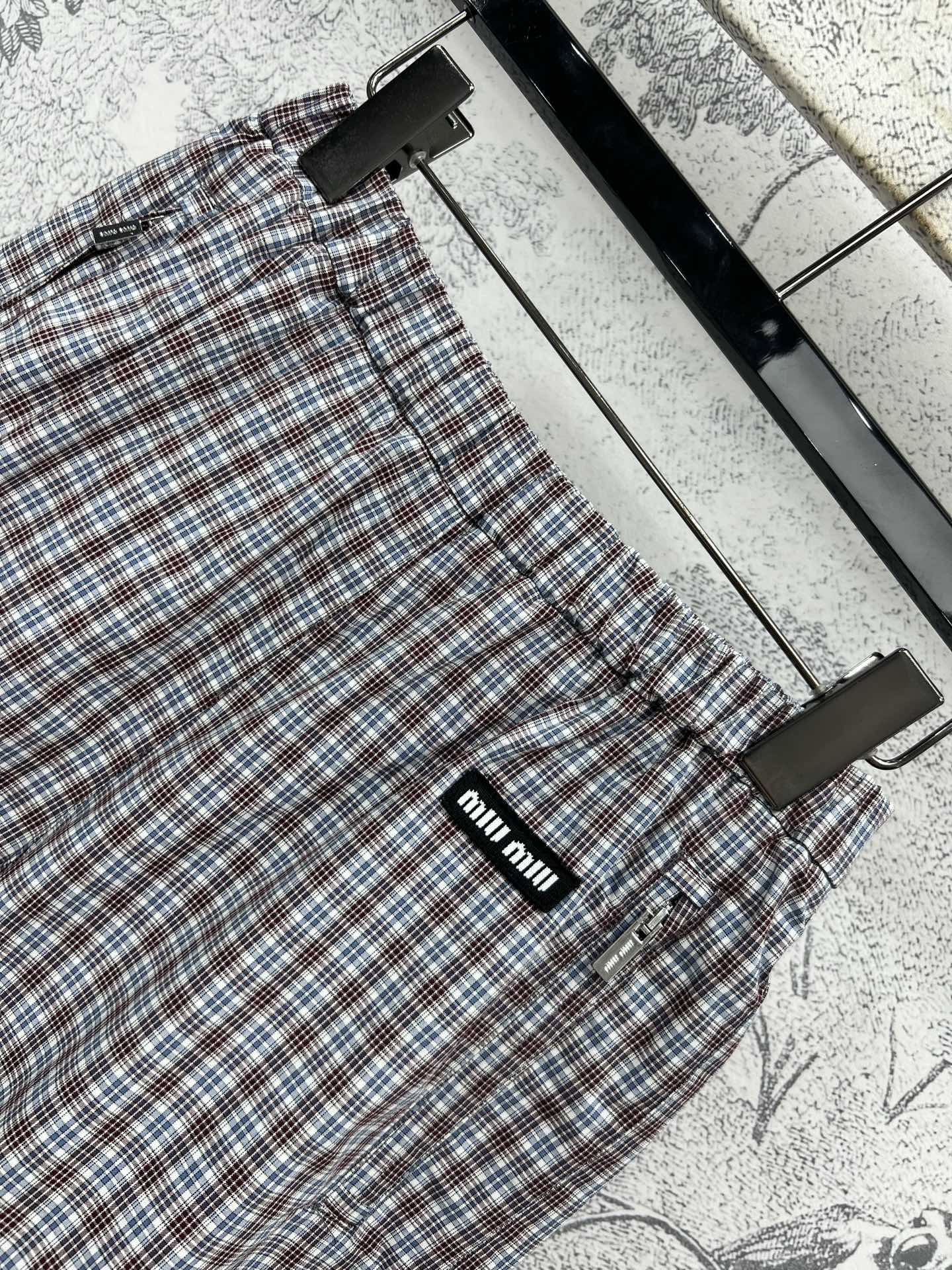 Miu 25早春新款 格纹系列 连帽休闲外套+百褶短裙+ 百褶半身裙 文艺复古少女风气质单品 双口袋设计