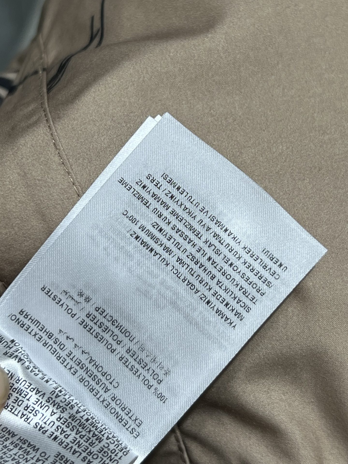 25春夏新款 手绘木兰花印花高腰短裤 机能扣腰带装饰 高腰短裤型 上身超显大长腿 夏季必备的小热裤 手绘