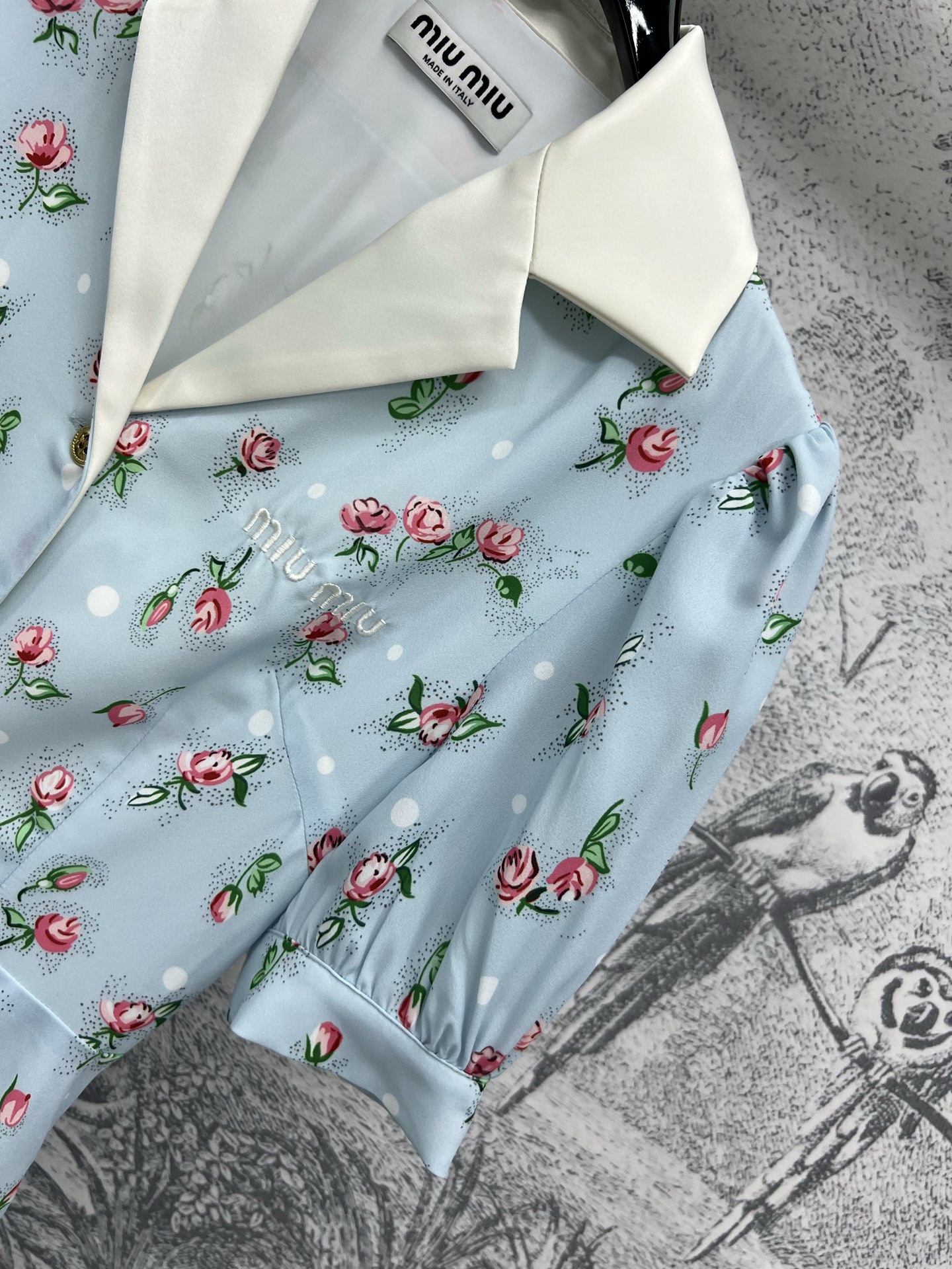 Miu家 25春夏新品 茶歇裙 浪漫玫瑰🌹碎花图案 气质西装领真丝连衣裙 质感细腻光滑 减龄学院少女风 