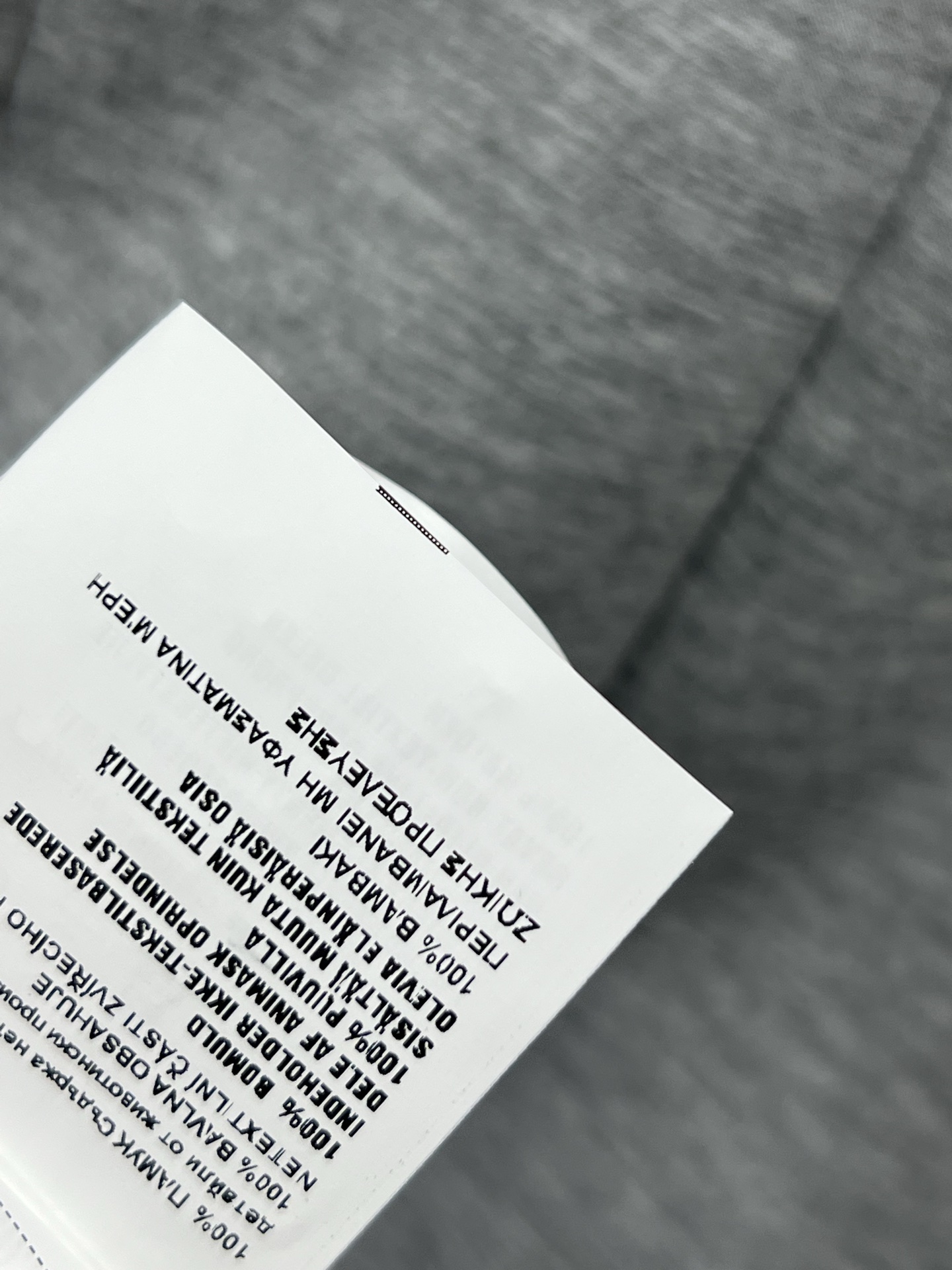 PD家 25早春新款 三角标短袖连衣裙 短袖肩部小飞袖装饰 立体修身裁剪下摆后开叉设计 显瘦又显大长腿 