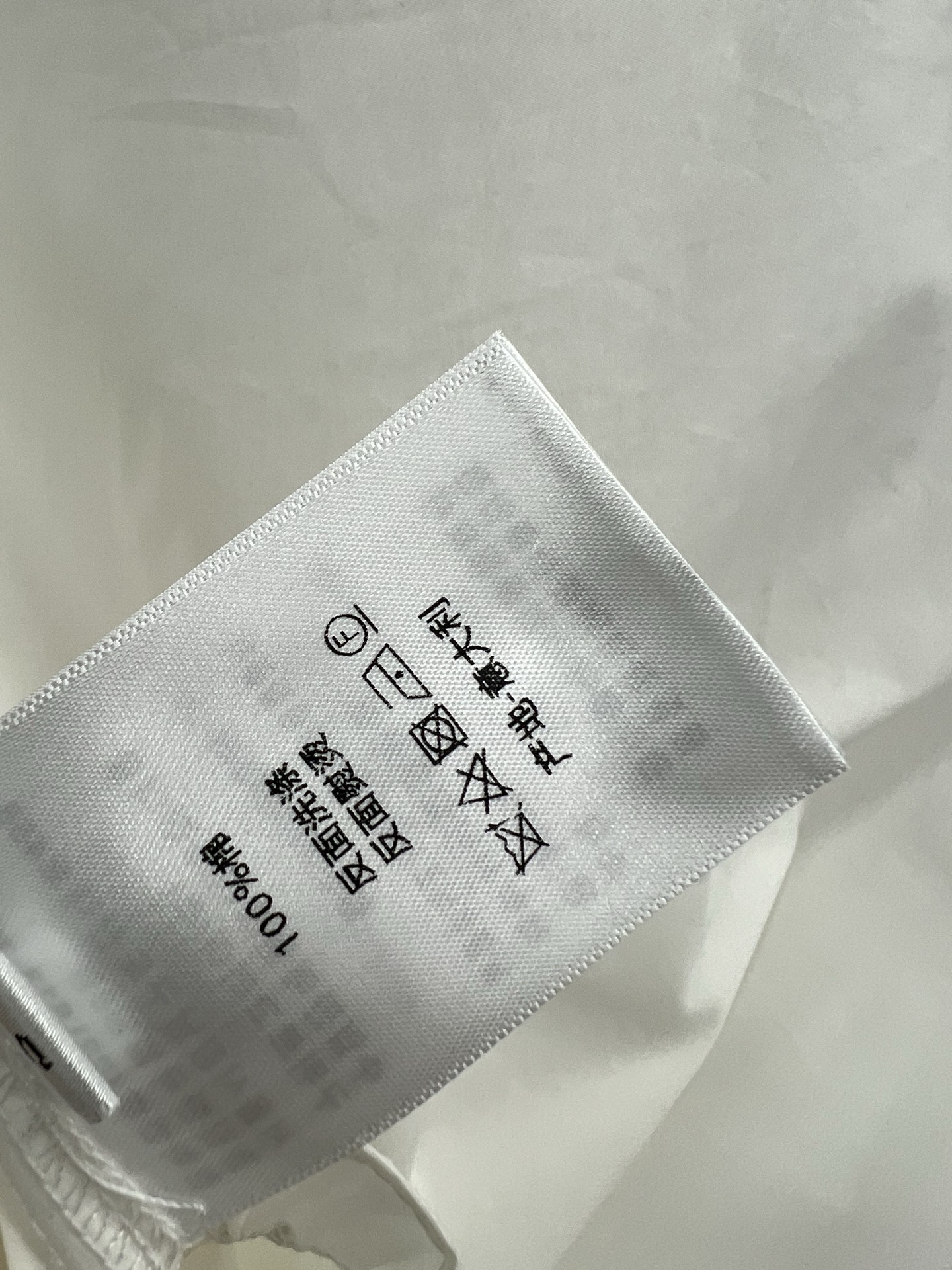 D家 25春夏新款 木耳花边无袖衬衫 复古宫廷风 减龄少女又气质 很好看的版型 非常百搭 定制纯棉面料 