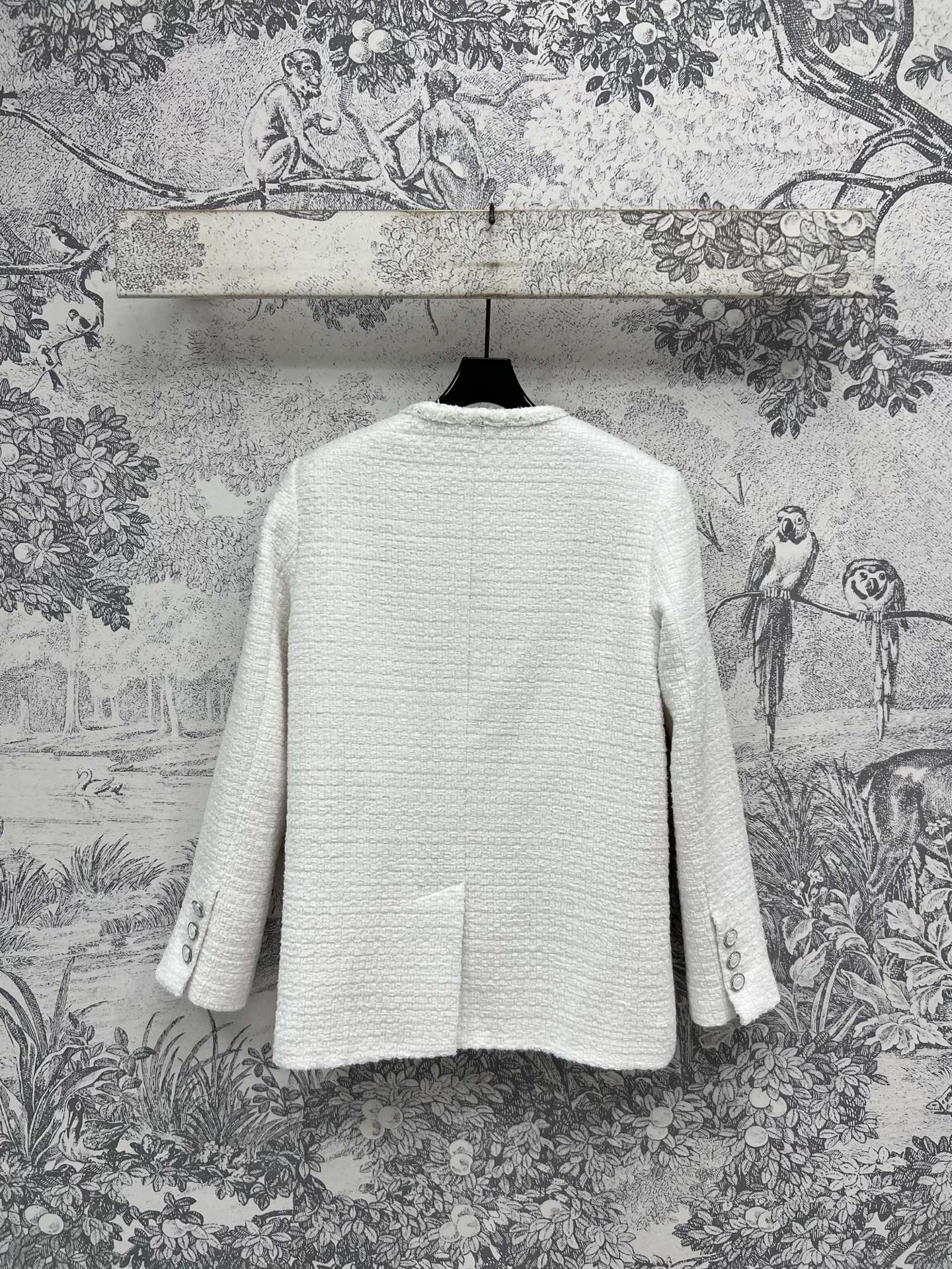 小香风 25早春新款 粗花呢短款外套+搭片裤裙+长款外套  面料是超级有质感的粗花呢细节 内衬也带有提花