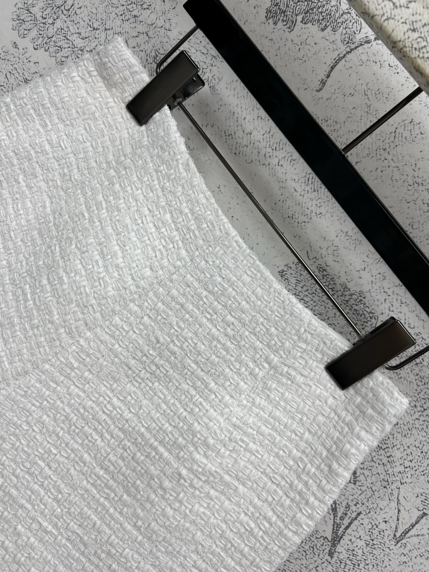 小香风 25早春新款 粗花呢短款外套+搭片裤裙+长款外套  面料是超级有质感的粗花呢细节 内衬也带有提花