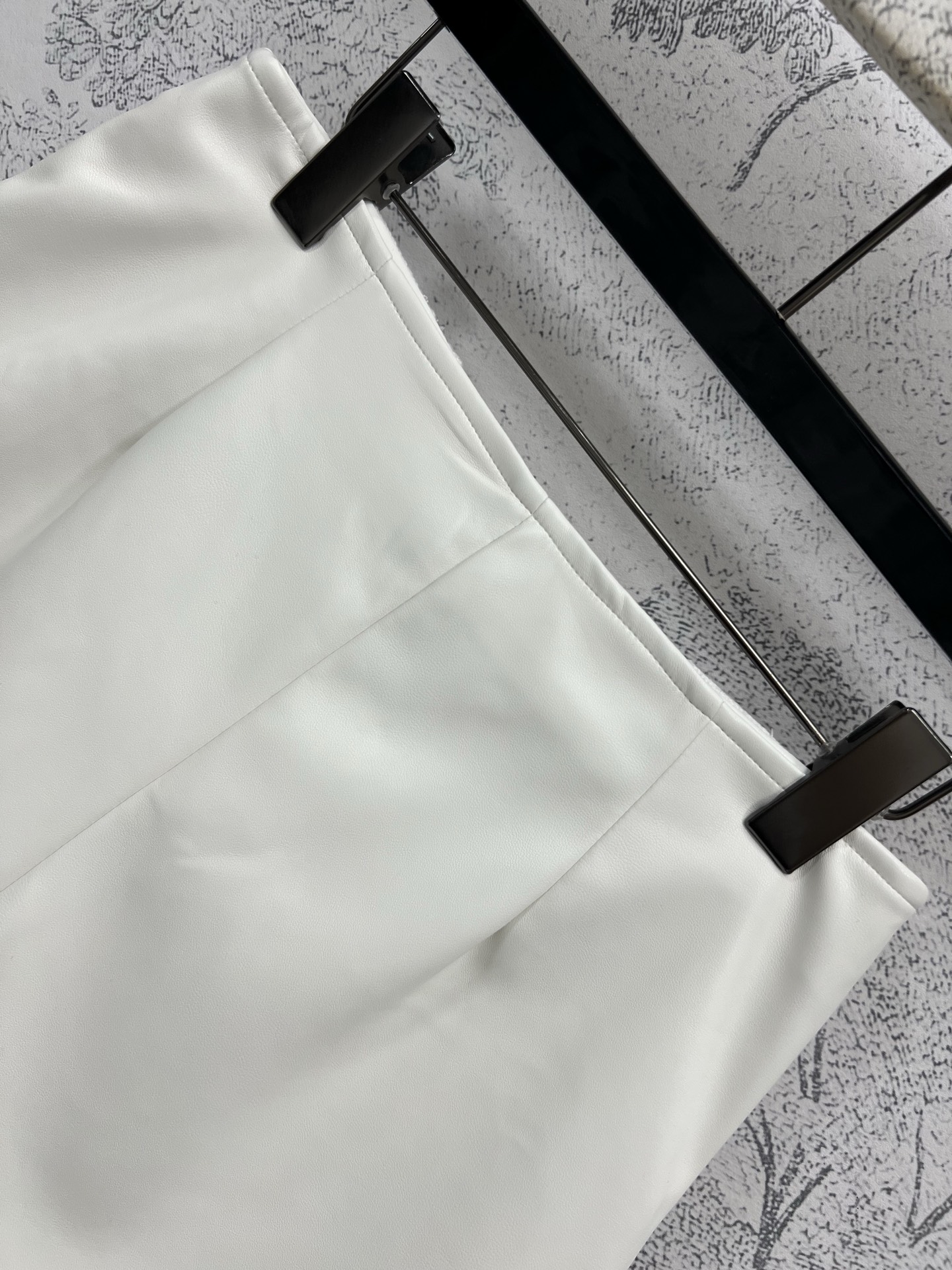 小香风 25早春新款 法式小香风皮革系列 短袖外套+长袖外套+马甲外套+短裤+长裤 高级定制进口蛋白PU