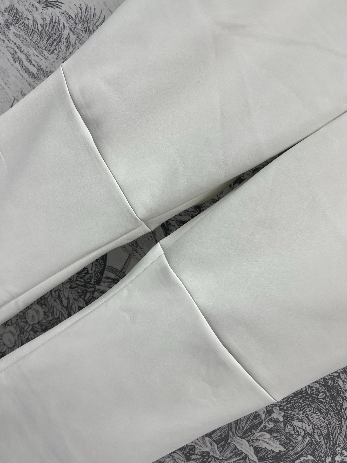 小香风 25早春新款 法式小香风皮革系列 短袖外套+长袖外套+马甲外套+短裤+长裤 高级定制进口蛋白PU