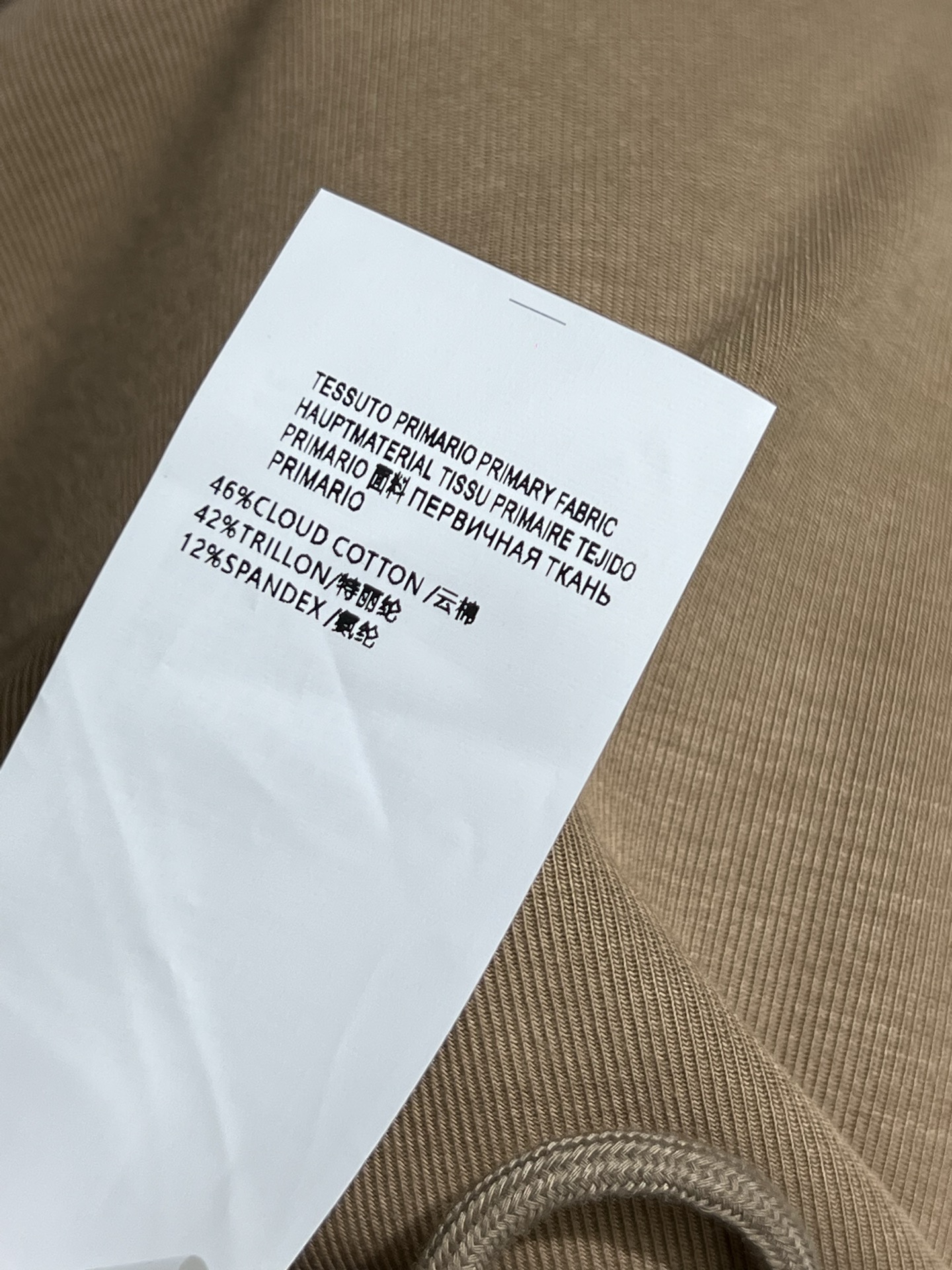 25春夏新款 双腰头休闲卫裤 休闲裤做双腰头设计表现出腰部的非常规腰部塑造 撞色拼接设计为裤子增添设计感