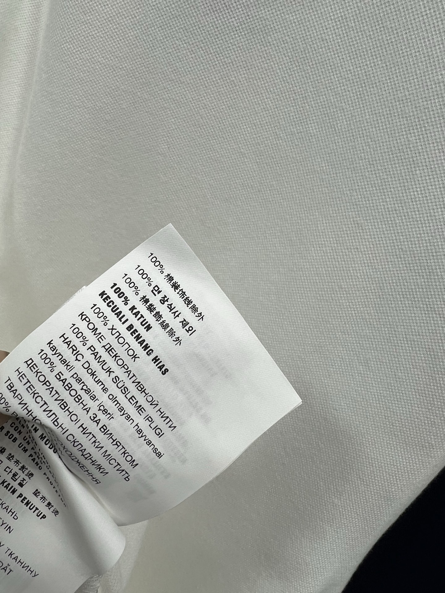 Miu 25春夏新款 Polo领褶皱收腰不规则开叉连衣裙  腰间压褶收腰设计完美勾勒腰线 褶皱留有余空超