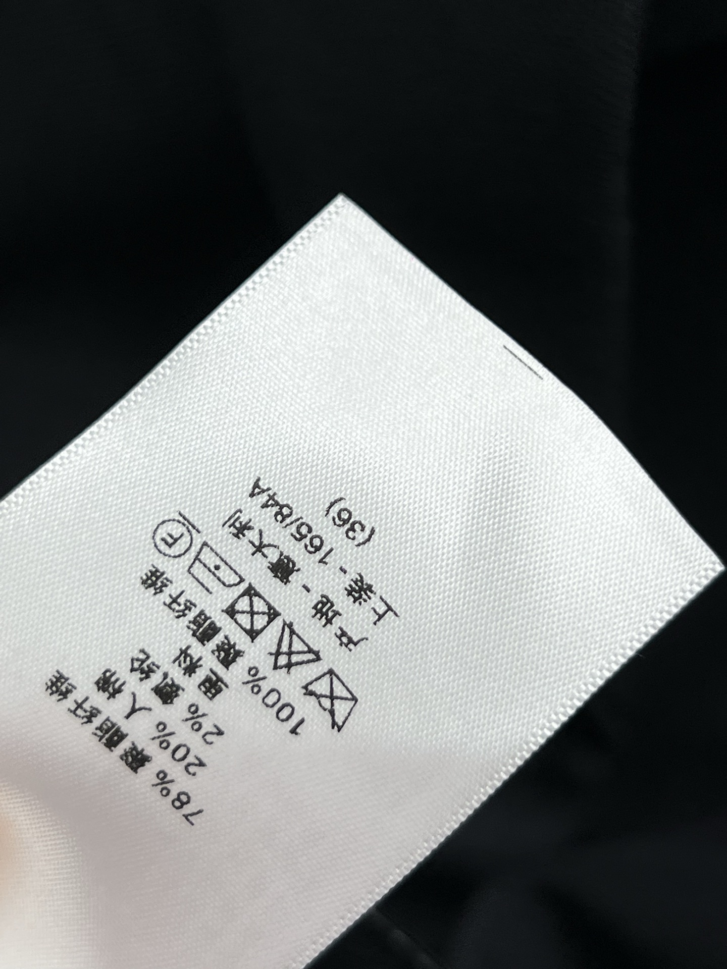 D家 25春夏新款  双排扣西装领短款外套 定制西装面料 logo双排扣开襟 皮革腰带收腰显瘦 短款版型