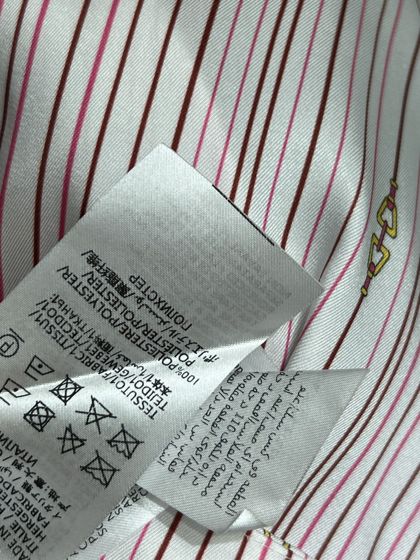 G家 25春夏新款 条纹马鞍扣图案半身裙 直筒A字中长裹式半身裙 低调又不失奢华的马鞍扣条纹印花图案  