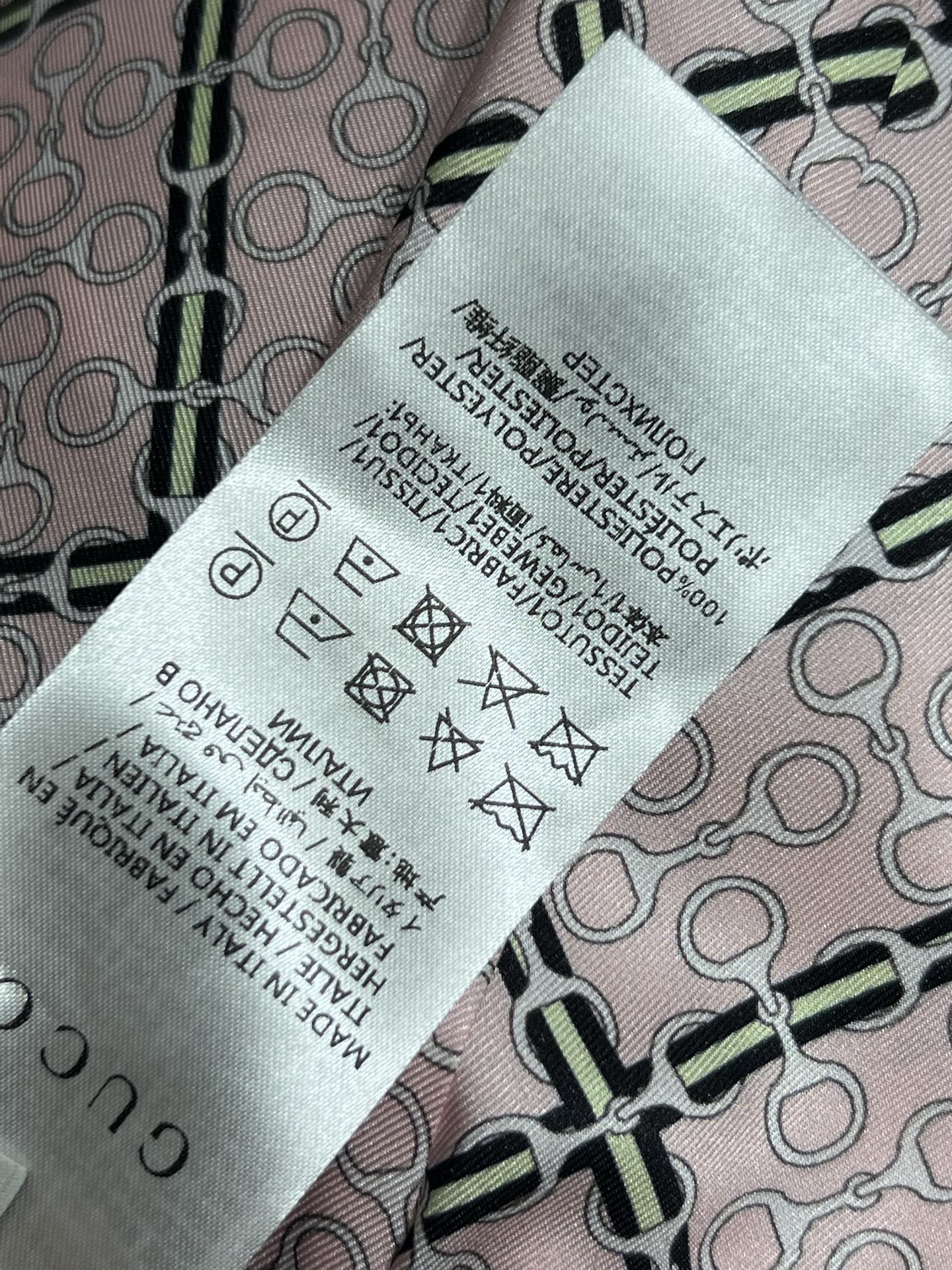 G家 25春夏新款 满印格子马鞍扣印花系列 翻领短袖上衣+休闲裤+圆领长袖连衣裙 一秒的吸睛抢镜 经典的