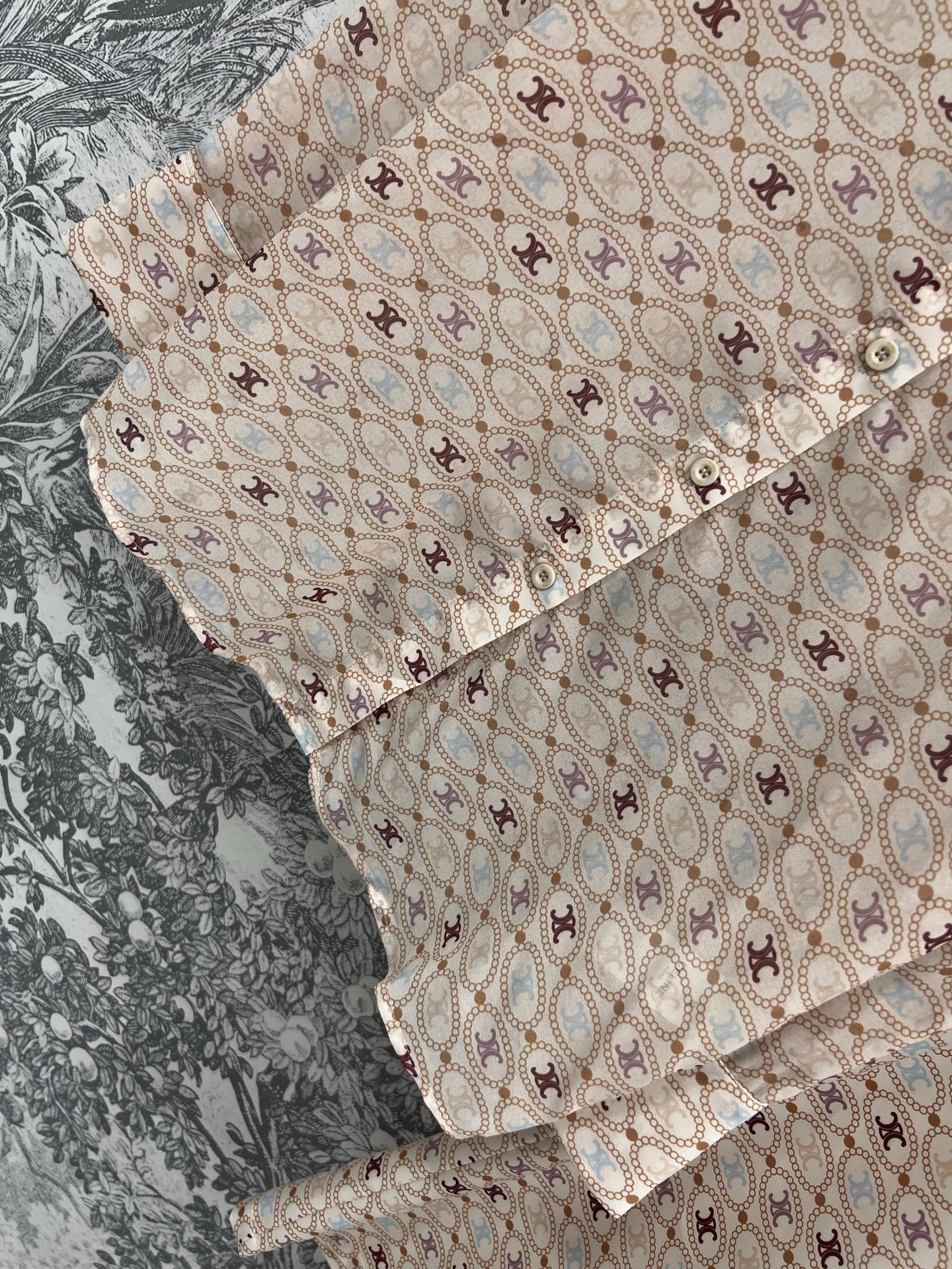 CE家 25春夏新款 满印凯旋门印花套装 透视翻领衬衫+松紧腰休闲裤 经典宽松版型 巨能遮肉显长腿 满印