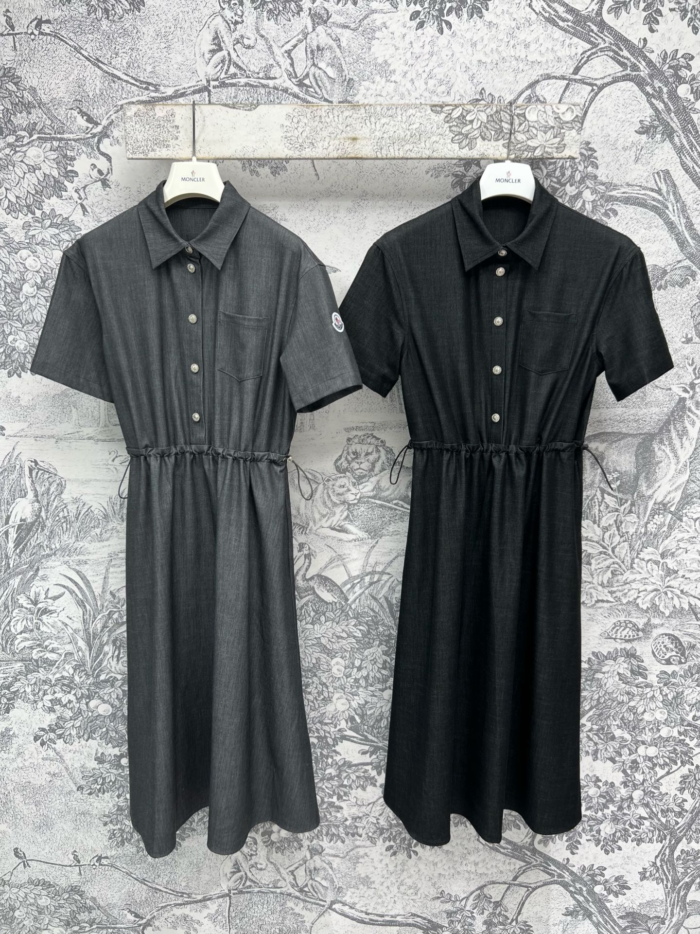 NO:332213,M Home 25 Spring and Summer New Lapel Half Zipper Waist Dress, Loose Silhouette Cut, Easy to hide the flesh and make you look slim, Cool and handsome BF style, Simple and Atmospheric design, Loose and casual meat covering, Can be drawn rope, Waist-hugging, Can be cool and sweet, Super Aura Style, Opening Module Logo Button, Special texture, Details show texture everywhere, Very recommended item, Two-color three-code SML,, Skirts, Alexander wang19860909M家 25春夏新款 翻领半拉链收腰连衣裙 廓形宽松剪裁 轻松藏肉显瘦 酷帅的BF风 简洁大气设计 宽松休闲遮肉也可抽绳收腰穿法 可飒可甜 超强的气场范 开模logo扣子 特别显质感 细节处处显质感 很推荐的单品 两色三码 SML,,skirts,alexander wang,Women's clothing