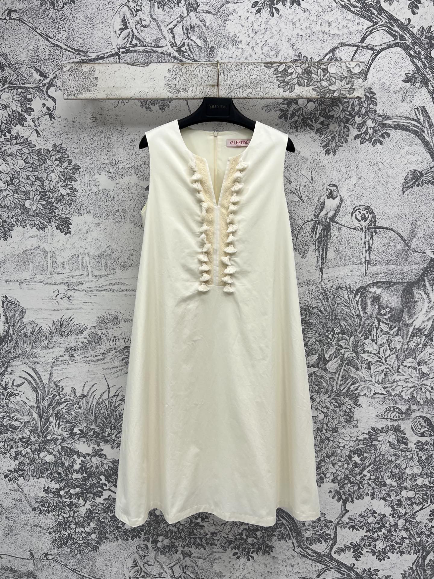 NO:332190,V Home 25 Spring and Summer New Tasseled Decorative Vest Dress Sleeveless A-shaped top body covers flesh to make you look slimming. Girls of different styles can control it. The upper body is very girlish. The age-reducing sweet and cool girlish feel. The fabric is comfortable. The workmanship quality depends on the details. SML, skirts, alexander wang19860909V家 25春夏新款 流苏装饰背心连衣裙 无袖小A摆版型上身遮肉显瘦 不同风格类型的小姐姐都可以驾驭 上身很抬少女气质 减龄甜酷少女感 面料舒适 做工品质看细节一色三码 SML,,skirts,alexander wang,Women's clothing