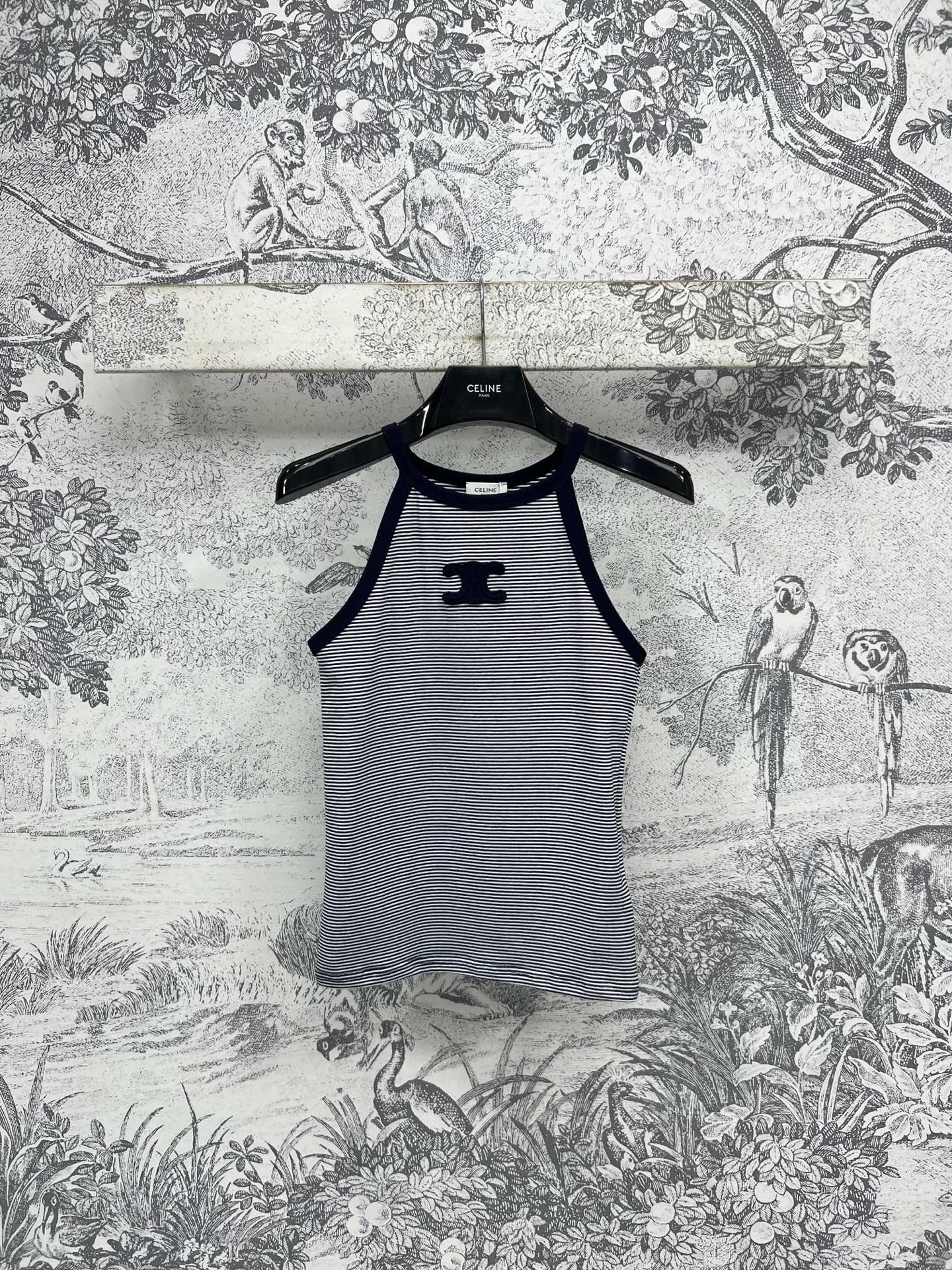 NO:332221,CE Home 25 Spring and Summer New Embroidery logo striped vest A must-have item for summer The suspender vest is versatile and great to wear. The contrasting letter embroidery logo on the chest is very recognizable. It uses pinstripe pure cotton fabric with small elasticity. It looks good with various coats. One color and three codes SML,, jackets & coats,alexander wang19860909CE家 25春夏新款 刺绣logo条纹小背心 夏天必备小单品 吊带背心百搭巨好穿 胸前撞色字母刺绣logo很有辩识度 采用细条纹纯棉面料 带有小弹力 搭配各种外套都好好看 一色三码 SML,,jackets & coats,alexander wang,Women's clothing