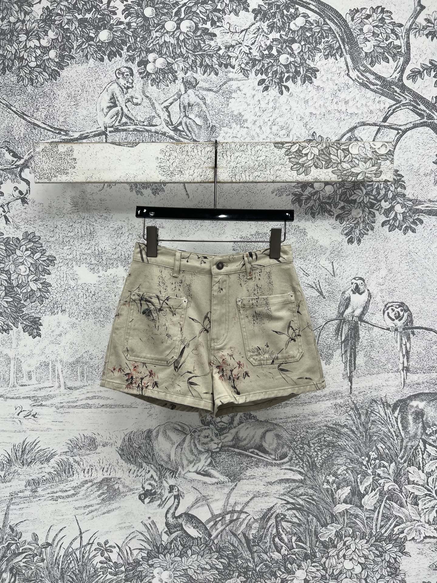 NO:333215,D Home 25 Spring and Summer New Style Retro Old Flower and Grass Printed Denim Series Lapel Short-sleeved Jacket   High-waist Short-sleeved Dress   Wide-legged Trousers Fresh and Fashionable Girls' Generation Imported Pure Cotton Denim Fabric Excellent Texture, The stacking Artifact is good to wear separately, the style is versatile and not peachy, and the upper body looks slim and tall. Original developed hardware accessories One color and three codes SML,,dior, skirts, shorts, jackets & coats,T-shirt,alexander wang19860909D家 25春夏新款 复古做旧花草印花牛仔系列 翻领短袖外套 高腰短裤 翻领短袖连衣裙 阔腿长裤 清新时髦少女时代 进口纯棉牛仔面料质感超赞 叠搭神器分开穿一套搭配都好看 版型百搭不桃人上身显瘦又高挑 原版开发五金配件 一色三码 SML,,dior,skirts,shorts,jackets & coats,T-shirt,alexander wang,Women's clothing