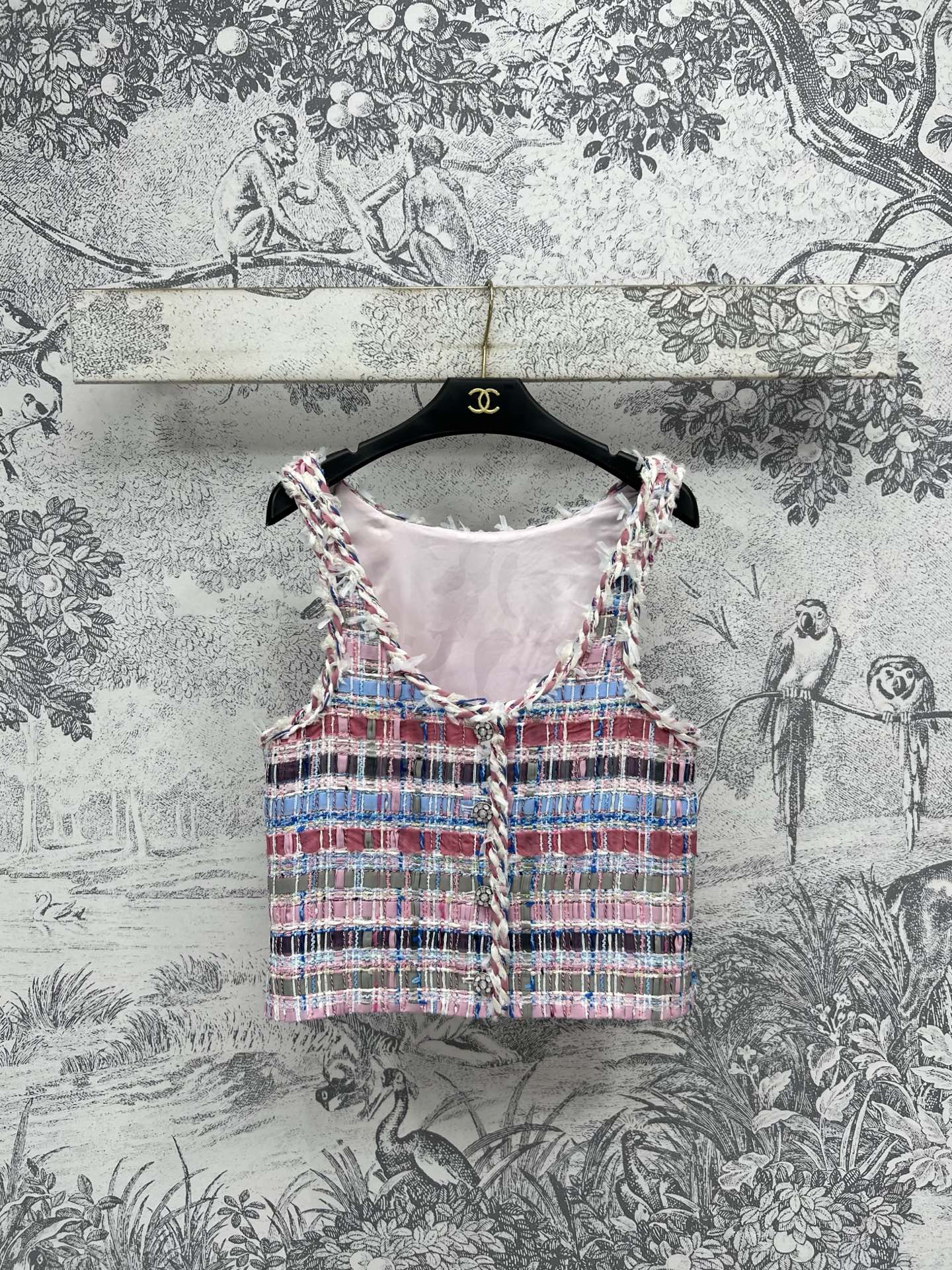 NO:334779,Small fragrance style 25 spring and summer new style, colored woven tweed series, large U-neck vest top   large U-neck vest dress   paired trousers skirt, high-end color, not fancy, very beautiful details, elegant and sweet, small short jacket with skirt, a series of top-body, celebrity and girlish style, sold separately, one color, three sizes, SML, skirts, jackets & coats, alexander wang19860909小香风 25春夏新款 彩色编织粗花呢系列 大U领背心上衣 大U领背心连衣裙 搭片裤裙 色彩高级不花哨 很美的细节 优雅中带着甜美气息 小短款外套搭配半裙 一系列搭配上身名媛又少女范 分开出售 一色三码 SML,,skirts,jackets & coats,alexander wang,Women's clothing