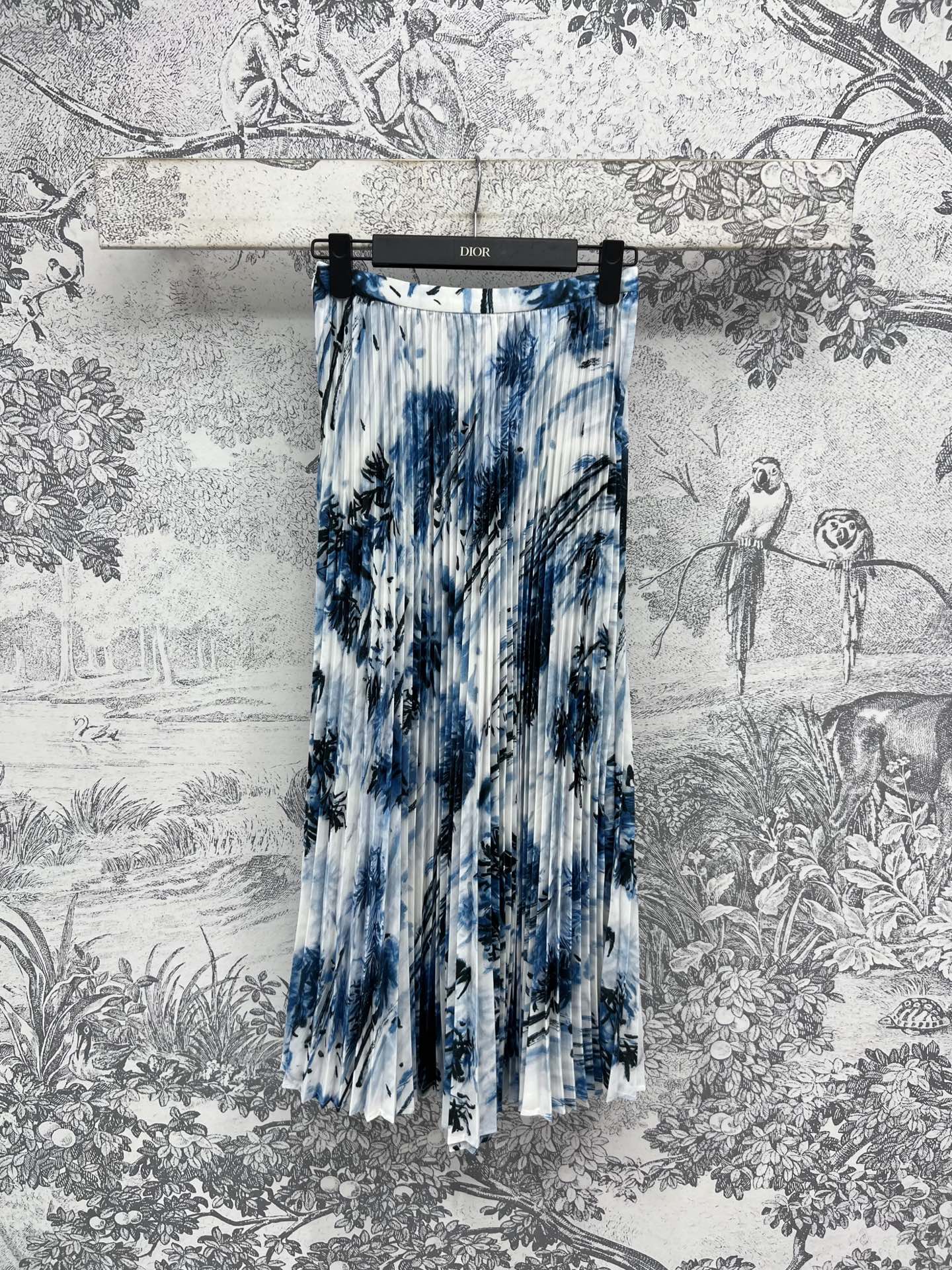 NO:335993,D Home 25 Spring and Summer New Ink and Bamboo Forest Print Series Pleated Skirts High-waisted A-line Large Skirt Heavy Industry High-temperature Pressure Skirts Floating and A-Temperature Pressure Skirts Retro and Elegant Ink and Bamboo Forest Print Patterns Paired with All kinds of clothes is a plus for summer essential items One color and three codes SML, Dior, skirts, alexander wang19860909D家 25春夏新款 水墨竹林印花系列 百褶半身裙 高腰a字大裙摆 重工高温压裙摆 上身飘逸灵动又气质 复古又优雅的水墨竹林印花图案 搭配各种衣服都很加分 夏季必备单品 一色三码 SML,,dior,skirts,alexander wang,Women's clothing