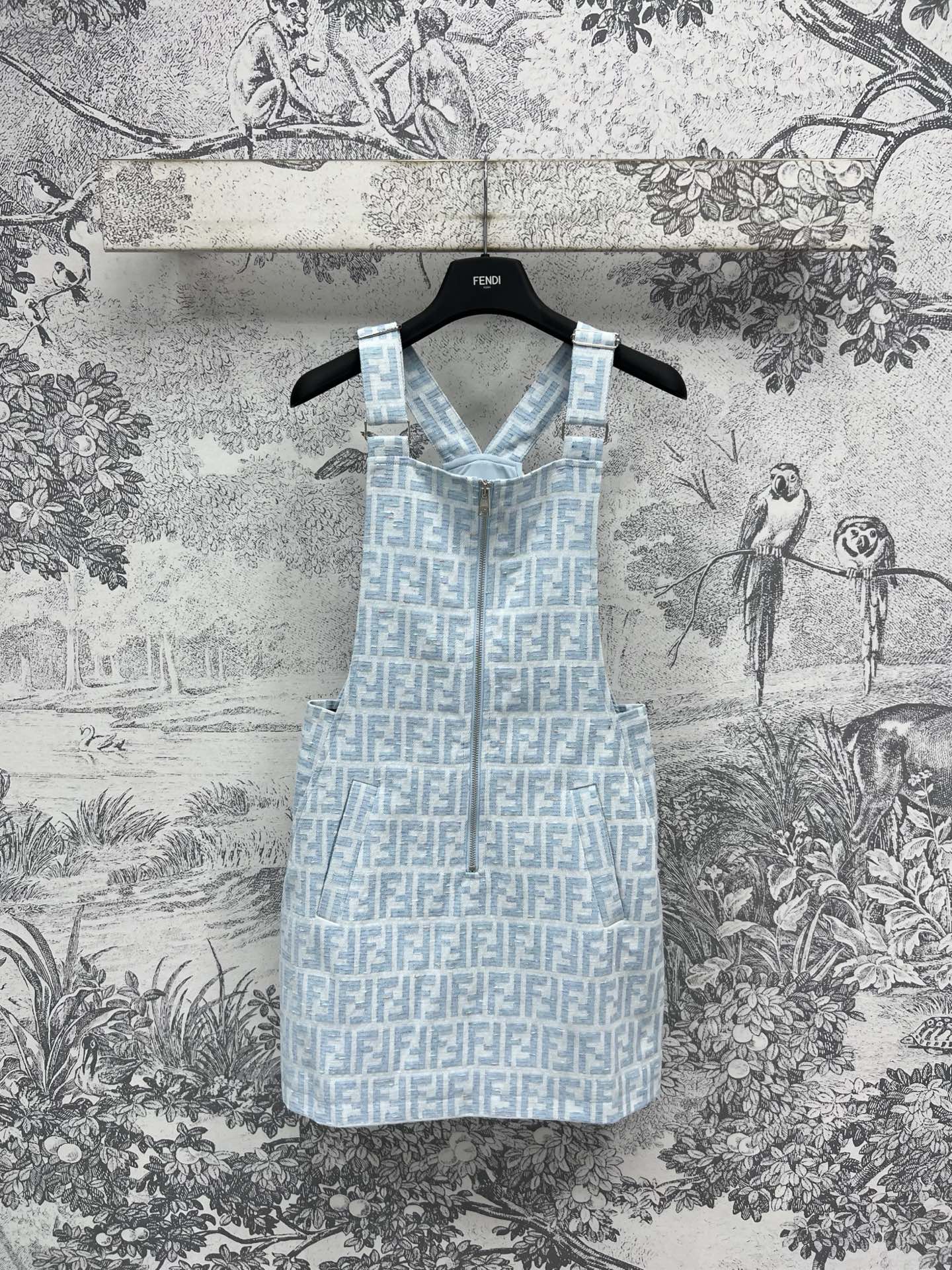 NO:411609,FD Home 25 Spring and Summer New Style Sky Blue Double F Jacquard Series Strap Skirt + Sleeveless Dress Loose and Meat-covering Upper Body Temperament and Spirituality Lazy Double F Jacquard Denim Fabric Loose and Comfortable Strap Skirts with T-shirts Age-reducing Girly Feeling Playful and Cute Summer Wearing Youthful and Energetic, Not Sultry, All-match Singles One Color Three Size SML, Dior, Skirts, Tees, T-shirt, Alexander Wang19860909FD家 25春夏新款 天空蓝双F提花系列 背带裙+无袖连衣裙 版型宽松遮肉 上身气质又精神 挺阔的双F提花牛仔面料 宽松舒适又遮肉 背带裙搭配T恤减龄少女感满满 俏皮又可爱 夏日穿着青春又有活力 也不会闷热 百搭单品一色三码SML,,dior,skirts,tees，t-shirt,alexander wang,Women's clothing