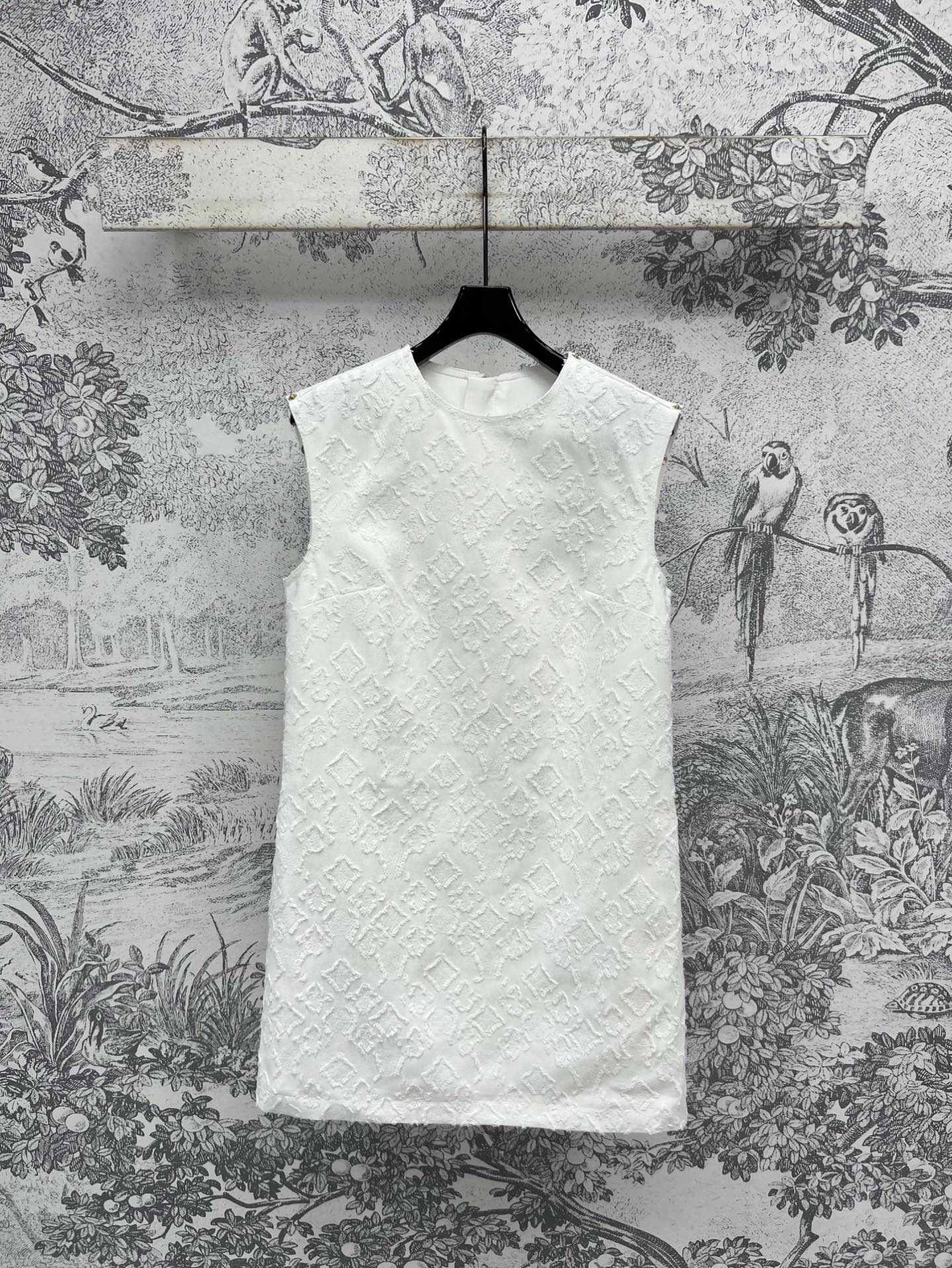 NO:414050,L Home 25 Spring and Summer New Style Old-fashioned Jacquard Denim Series Round-neck Sleeveless Jacket + Shorts + Skirt + Vest Dress + Trousers Classic Old-fashioned Jacquard You are designing Three-dimensional tailoring style, huge slim upper body, a sweet and cool retro style that is a must-have for fashionable and exquisite Original custom hardware accessories Imported denim fabric is super texture, Cool girls must have items in one color and three codes SML,,louis vuitton, skirts, shorts, jackets & coats, alexander wang19860909L家 25春夏新款 老花提花牛仔系列 圆领无袖外套+短裤+半身裙+背心连衣裙+长裤 经典老花提花你在设计 立体剪裁版型上身巨显瘦 时髦精必入的甜酷复古风百搭 原版定制五金配件 进口牛仔面料质感超赞 酷女孩必备单品一色三码 SML,,louis vuitton,skirts,shorts,jackets & coats,alexander wang,Women's clothing