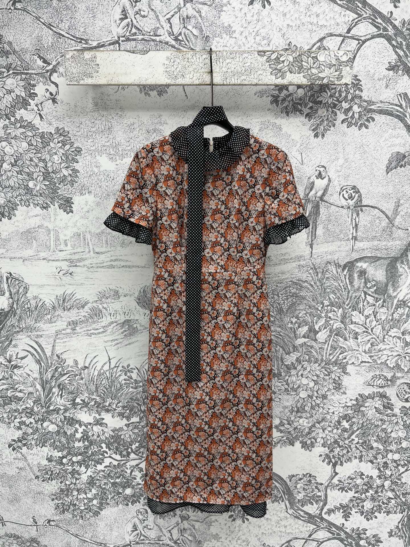 NO:415356,PD Home 25 Spring and Summer New Style Fake Two-Piece Printed Short-Sleeve Dress Removable Polka Dots and Lotus Leaf Lace Collar With Age Reducing Sense and Elegance. Polka Dots and Floral Splicing Echoes the Beauty of Romantic First Love. It is also suitable for going on vacation. The fabric is light and flowing and breathable. One color and three codes SML, dior, skirts, T-shirt, alexander wang19860909PD家 25春夏新款 假两件印花短袖连衣裙 可拆卸波点荷叶花边领 自带减龄感和优雅范 波点和碎花拼接相呼应有种浪漫初恋的美好 穿去度假也很适合 面料轻薄飘逸透气 一色三码 SML,,dior,skirts,T-shirt,alexander wang,Women's clothing