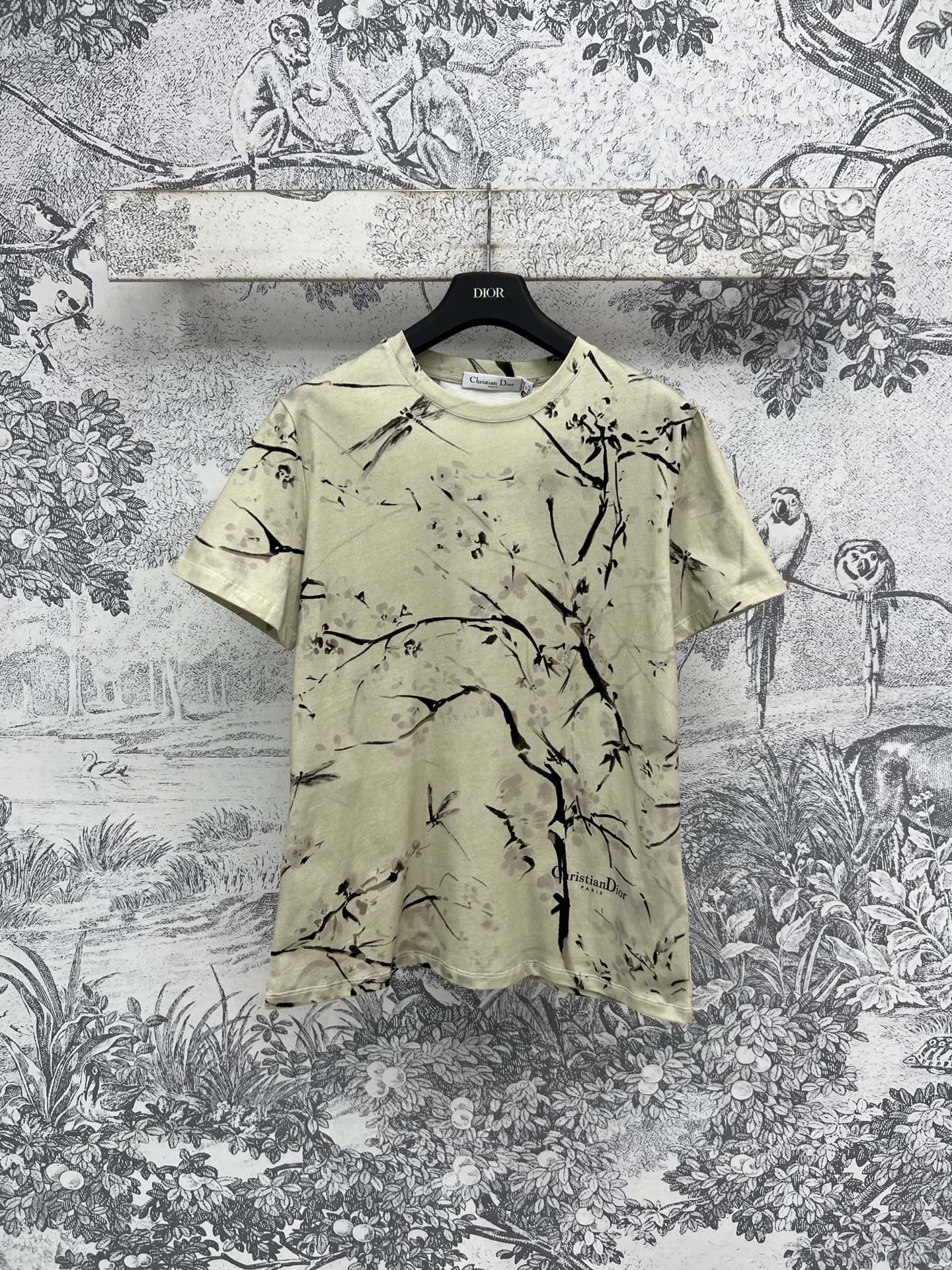 NO:416112,D Home 25 Spring and Summer New Style Ink and Paint Print Short-sleeved T-shirt Low-key yet elegant Classic round neck versatile style upper body reduces age and high-end Loose style does not pick on the figure Summer outfit is comfortable and breathable, daily casual recommended, texture is very plus point One color three codes SML,,dior,T-shirt,tees,t-shirt,alexander wang19860909D家 25春夏新款 水墨丹青印花短袖T恤 低调中不失优雅 经典圆领百搭版型上身减龄又高级 宽松的版型不挑身材 夏季穿搭舒适透气 日常休闲很推荐 质感很加分 一色三码 SML,,dior,T-shirt,tees，t-shirt,alexander wang,Women's clothing