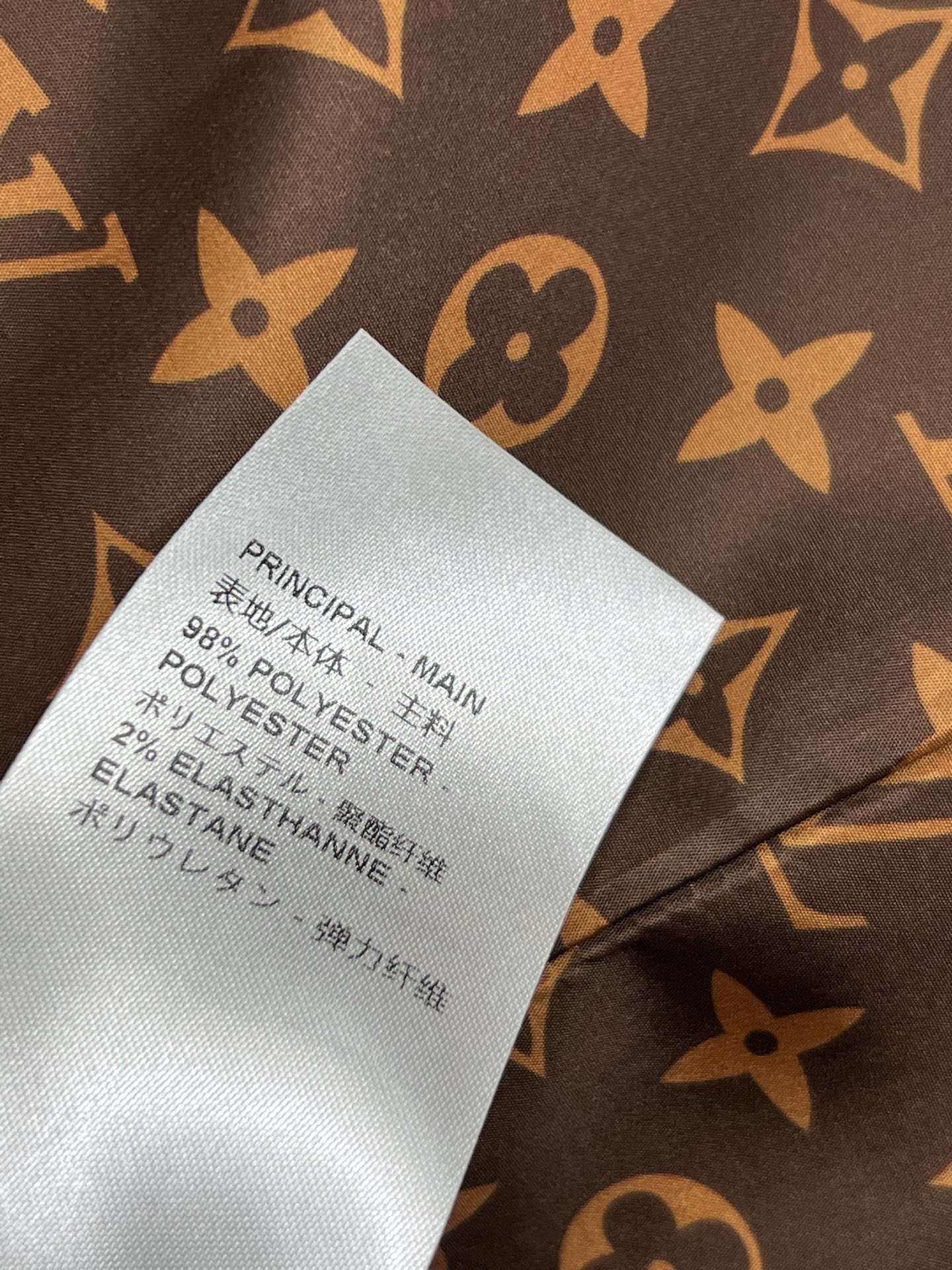 L家 25春夏新款 荷叶边背心上衣 定制白色西服面料 里面老花内衬 低调奢华又高级 层叠荷叶边拉链装饰百