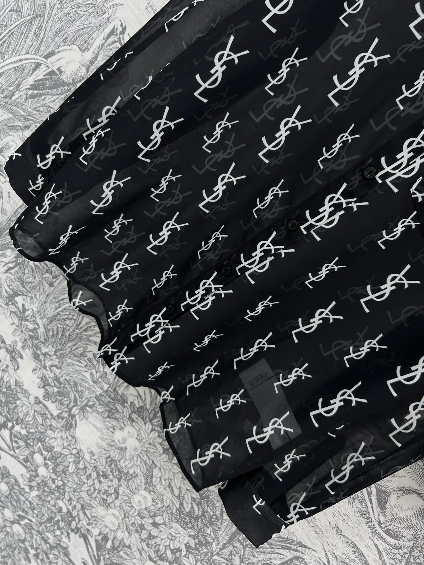 Ysl 25春夏新款 满印logo印花休闲套装 长袖衬衫+松紧腰短裤 超有辨识度 日常休闲搭配推荐 定织
