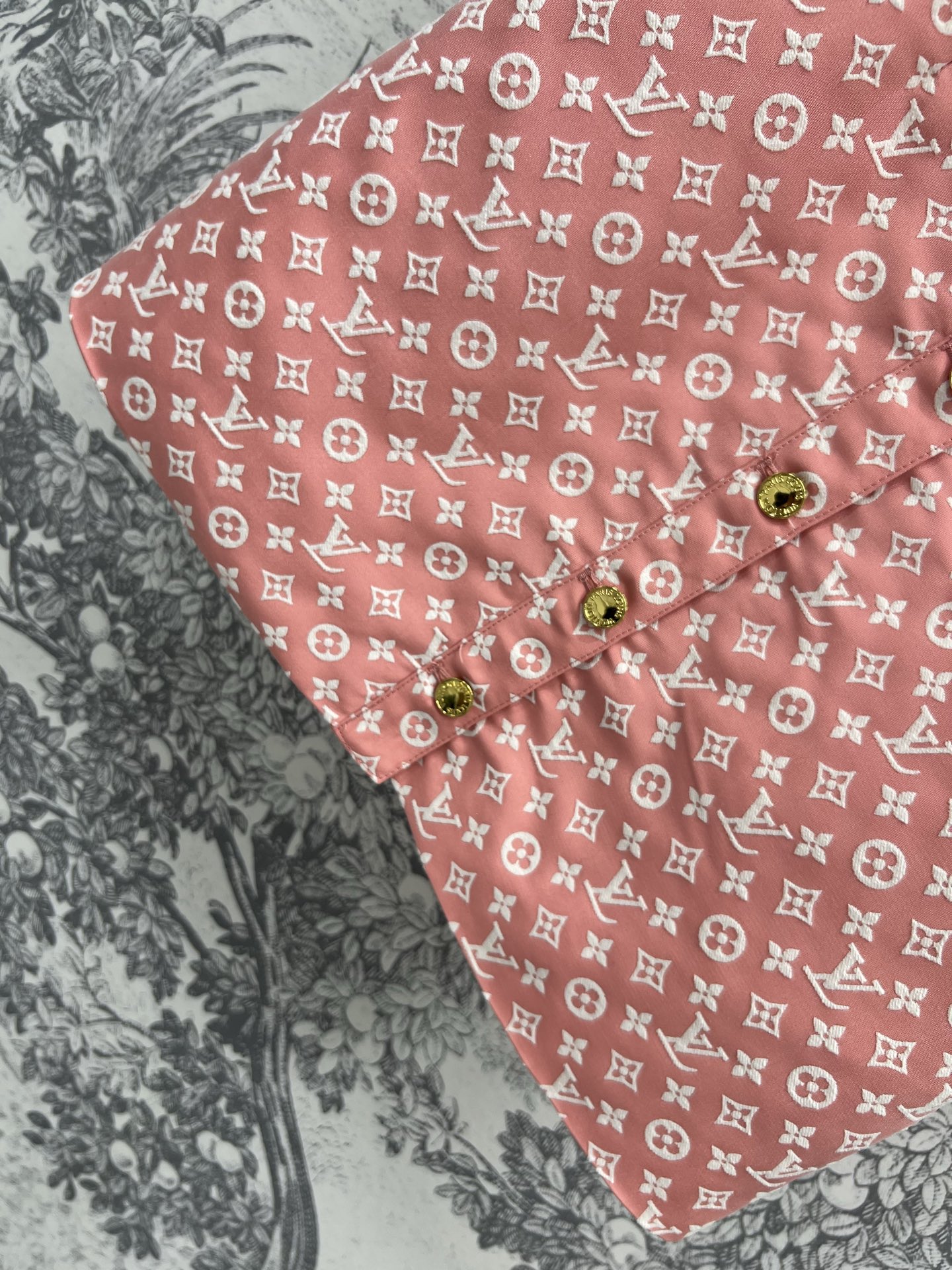 L家25春夏新款 无袖圆领提花连衣裙 粉白撞色简约耐看 大气耐看的Monogram提花经典又时髦 定制l