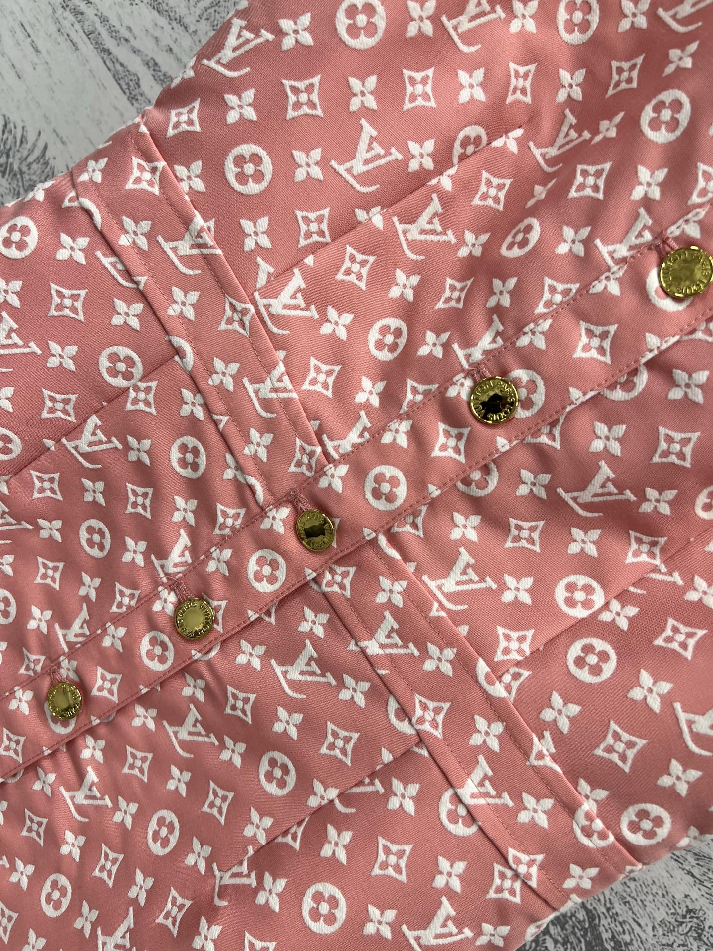 L家25春夏新款 无袖圆领提花连衣裙 粉白撞色简约耐看 大气耐看的Monogram提花经典又时髦 定制l