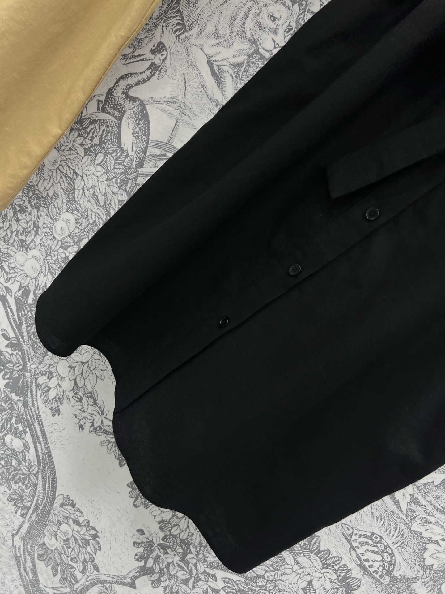 YSl 25春夏新款 系带收腰短袖衬衫连衣裙 气质翻领收腰设计收腰宽松版型 上身淑女又优雅显瘦 任何减龄