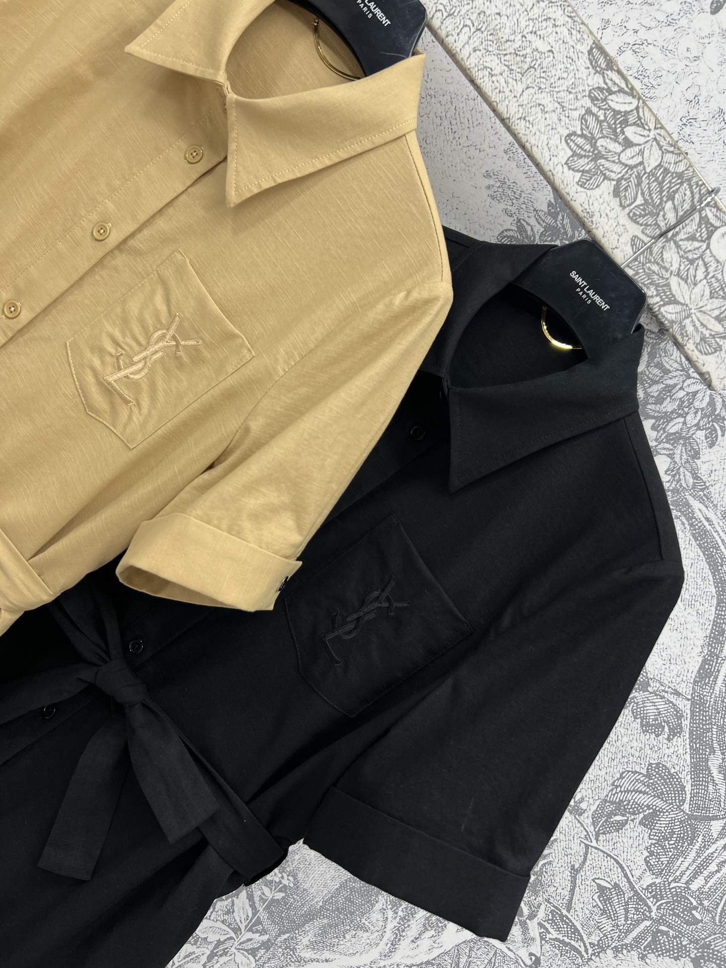 YSl 25春夏新款 系带收腰短袖衬衫连衣裙 气质翻领收腰设计收腰宽松版型 上身淑女又优雅显瘦 任何减龄