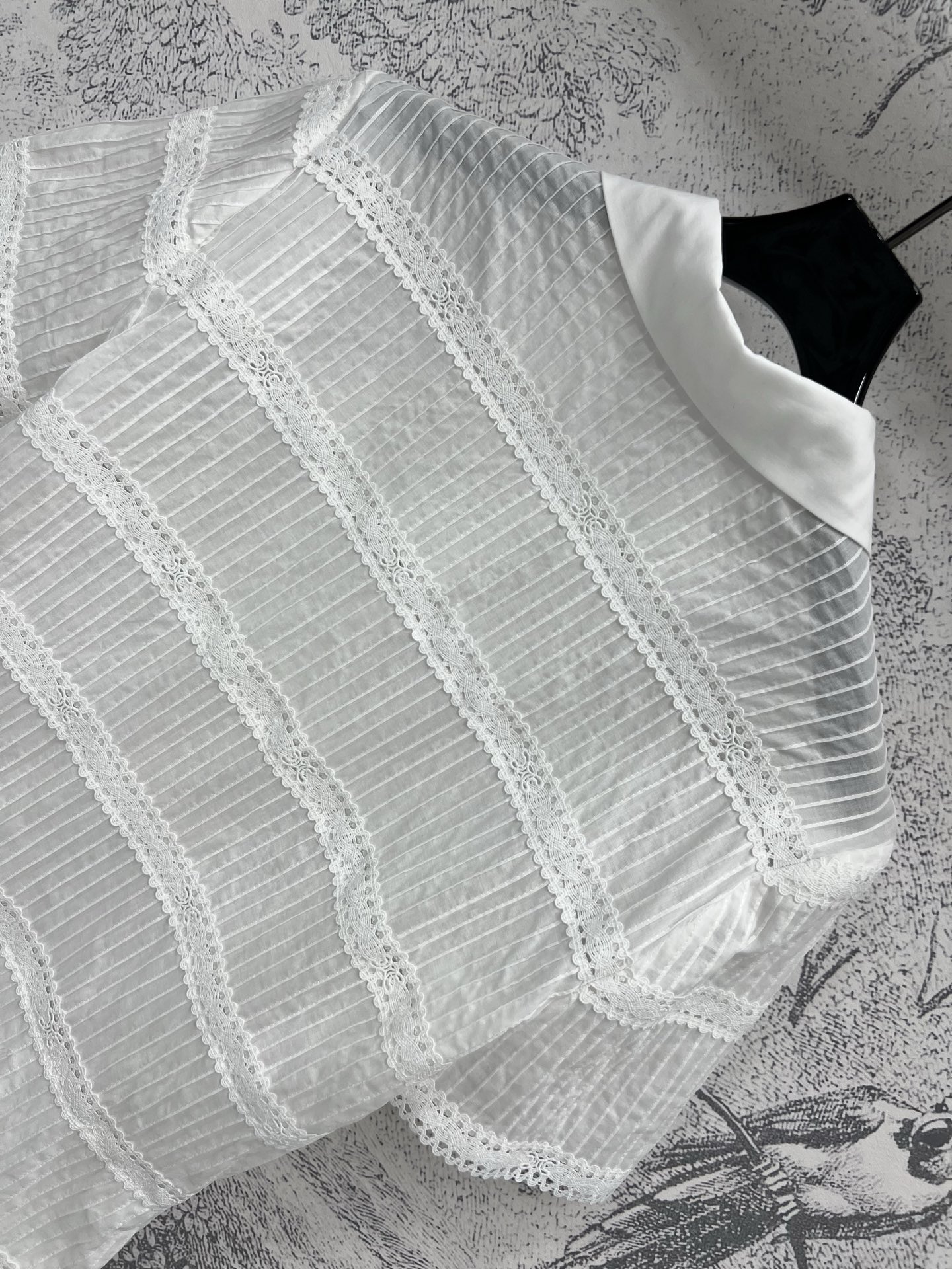 CE家 25春夏新款 凯旋门蕾丝拼接系列 短袖上衣+半身裙+Polo领短袖连衣裙 优雅的凯旋门蕾丝拼接肌