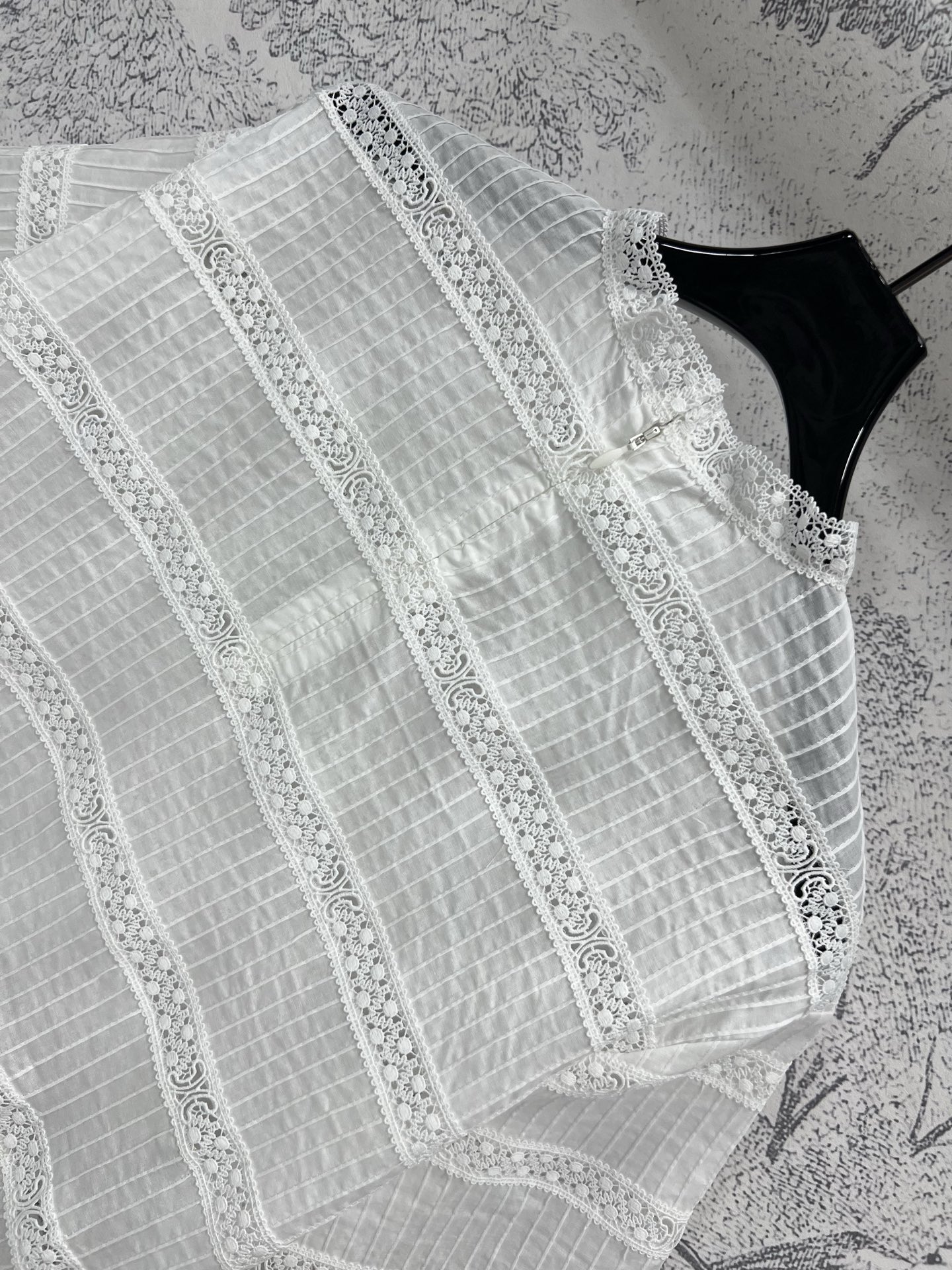 CE家 25春夏新款 凯旋门蕾丝拼接系列 短袖上衣+半身裙+Polo领短袖连衣裙 优雅的凯旋门蕾丝拼接肌
