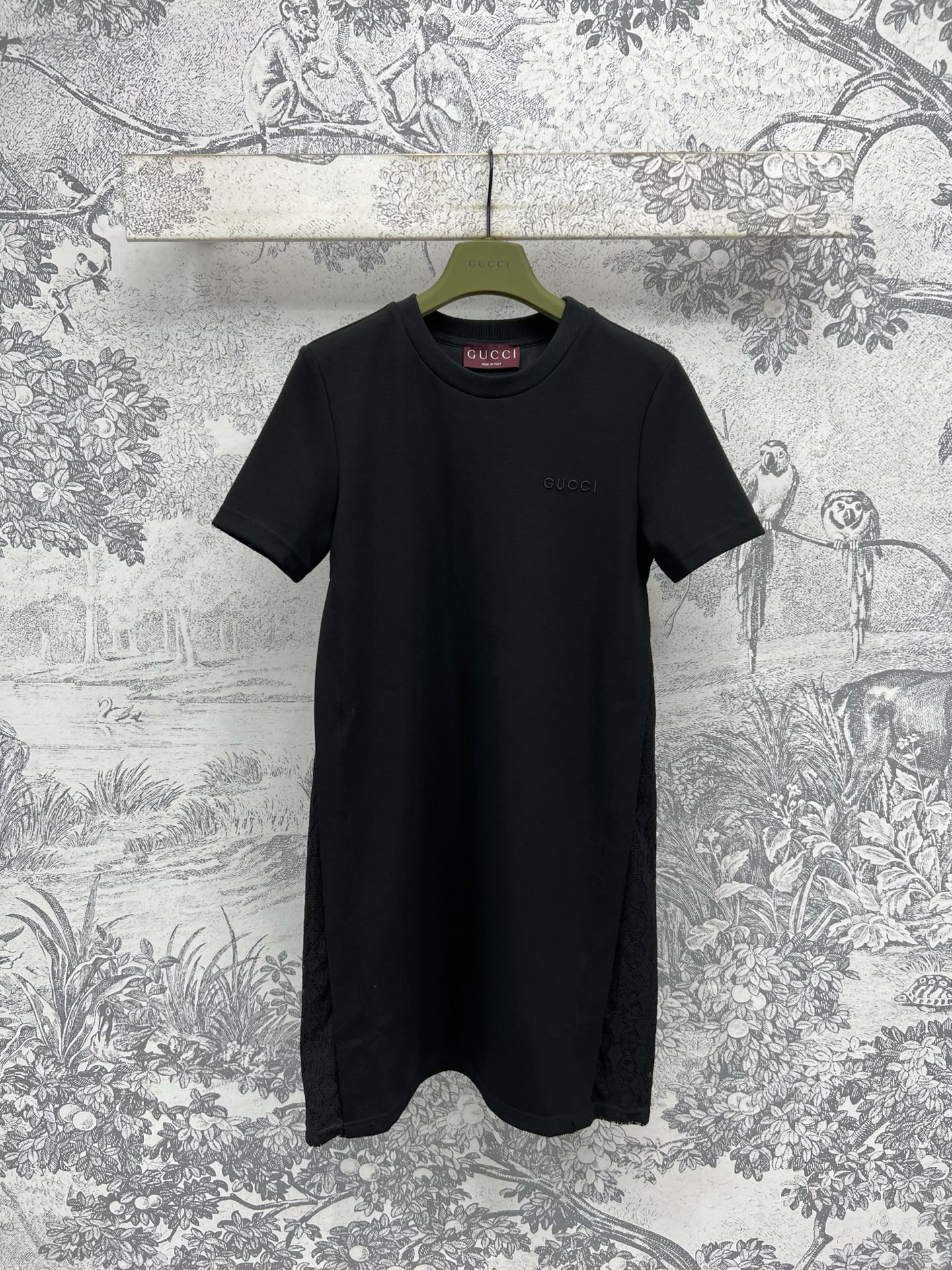 NO:424588,G Home 25 Spring and Summer New Lace Spliced ​​Short Sleeve Sweat Dress, a perfect age-reducing college style, round neck short sleeve loose style, spliced ​​lace embellishment on both sides, the upper body looks slim and girlish, simple and refreshing and comfortable, the texture of the curved bead fabric is online and breathable, one color three codes SML, gucci, hoodie, sweatshirts, skirts, T-shirts, alexander wang19860909G家 25春夏新款 蕾丝拼接短袖卫衣裙 妥妥的减龄学院风 圆领短袖宽松版型 两侧拼接蕾丝点缀 上身显瘦又少女感十足 简约又清爽舒适 曲珠面料质感在线又透气 一色三码 SML,,gucci,hoodie,sweatshirts,skirts,T-shirt,alexander wang,Women's clothing