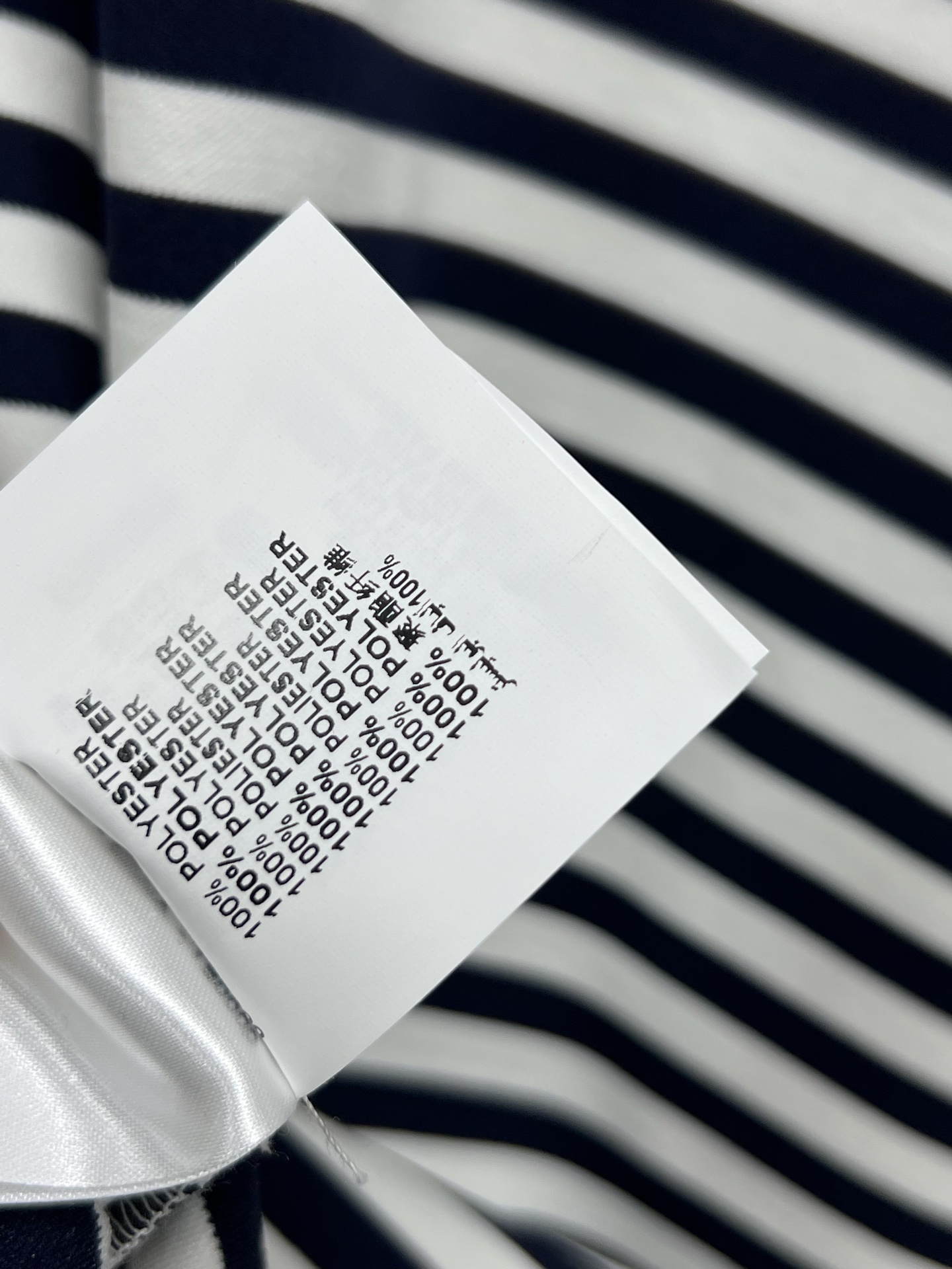 PD家 25夏季新款 Polo领条纹短袖连衣裙 经典三角标徽章点缀 低调又时髦 减龄学院少女风 条纹连衣