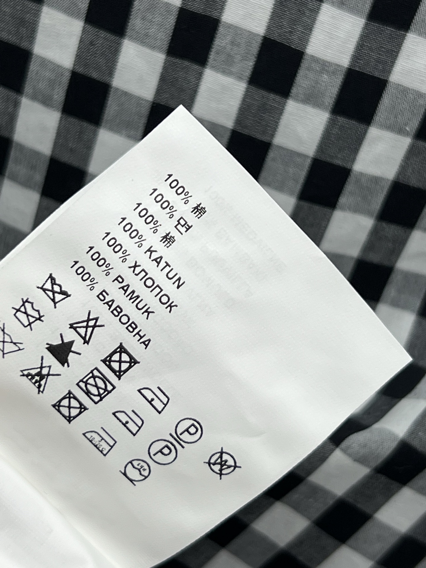 Miu 25夏季新款 黑白格纹系列 翻领短袖衬衣+短裙+吊带连衣裙 很吸睛的亮点  立体宽松剪裁马甲 版