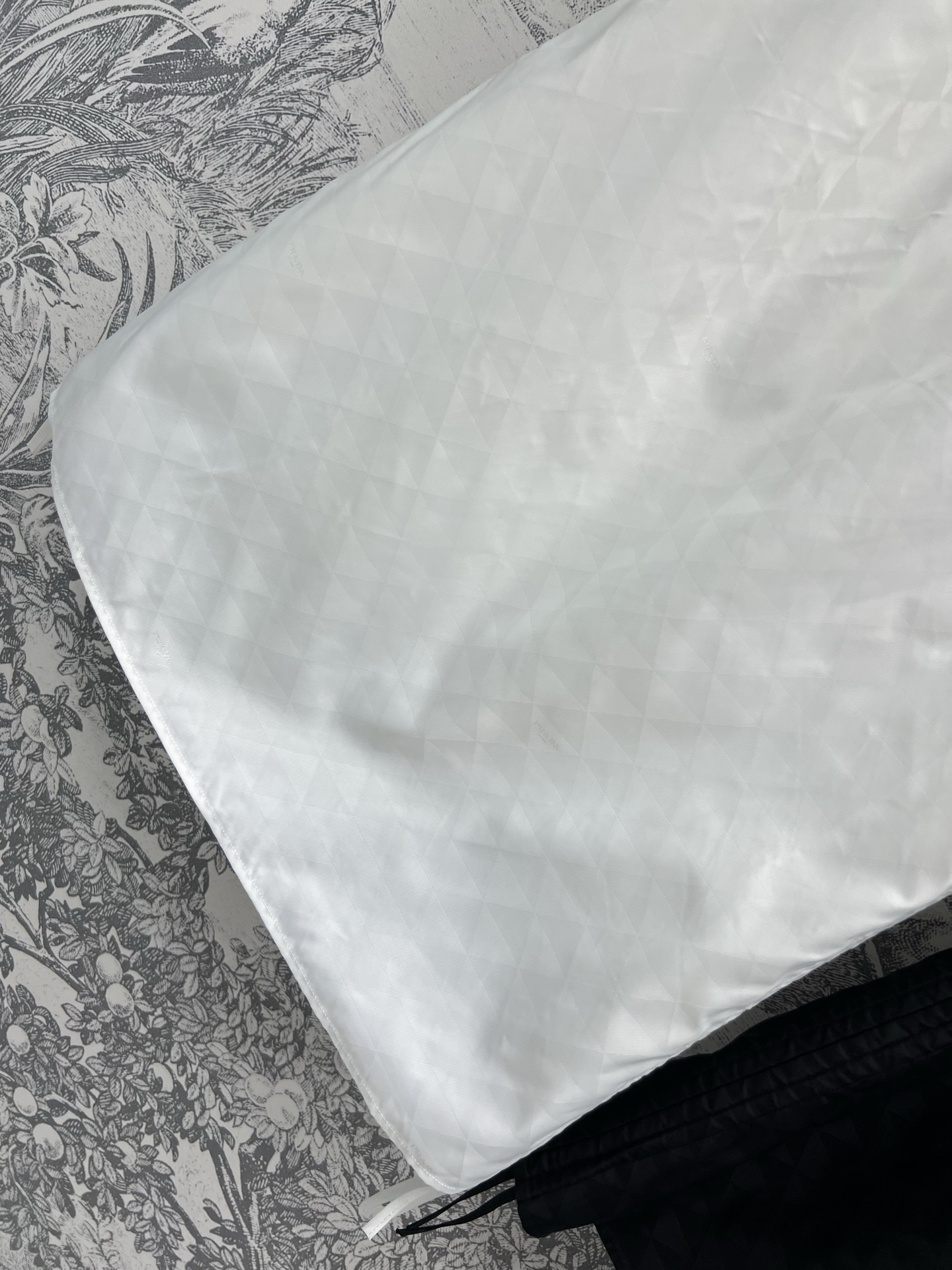 PD家 25夏季新款 三角标两侧抽绳长半裙 时髦高级巨好看 直简版型 对腿部瑕疵又极好的包容性 经典的三