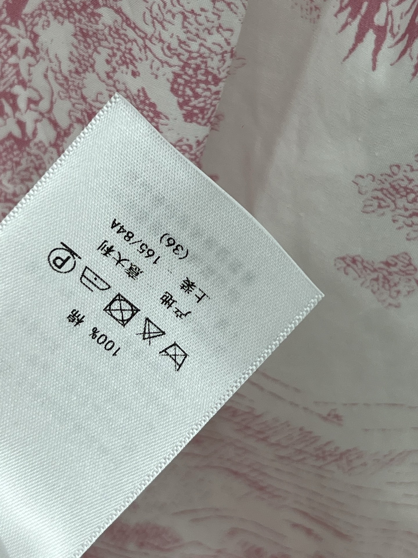 D家 25夏季新款 丛林动物印花立领无袖连衣裙 优雅气质简约大方的设计 适合各种场合穿着 时髦复古的丛林