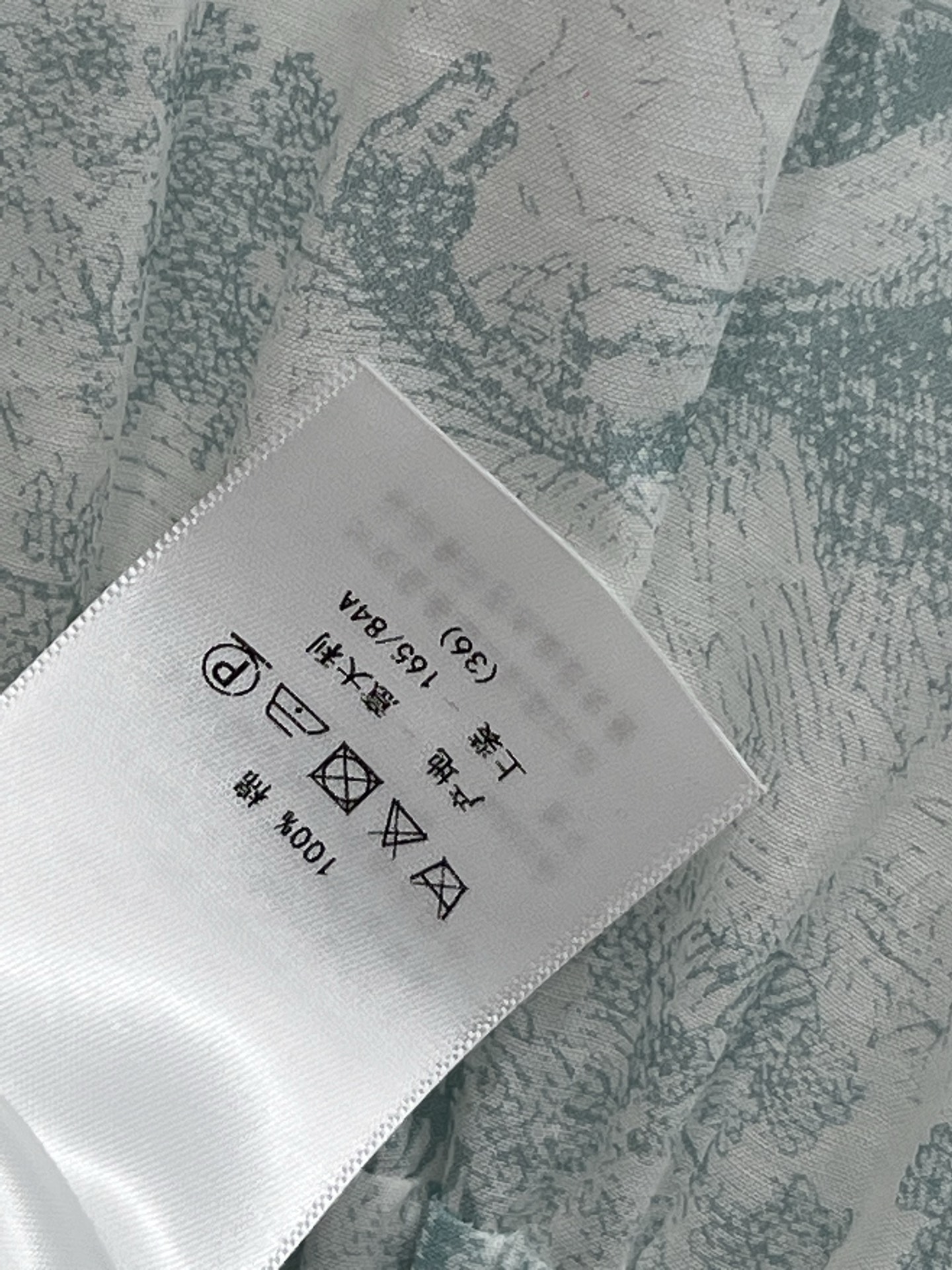 D家 25夏季新款 丛林动物印花飞袖连衣裙 内搭小吊带 上身超显气质又减龄适合各种场合穿着 时髦复古的丛