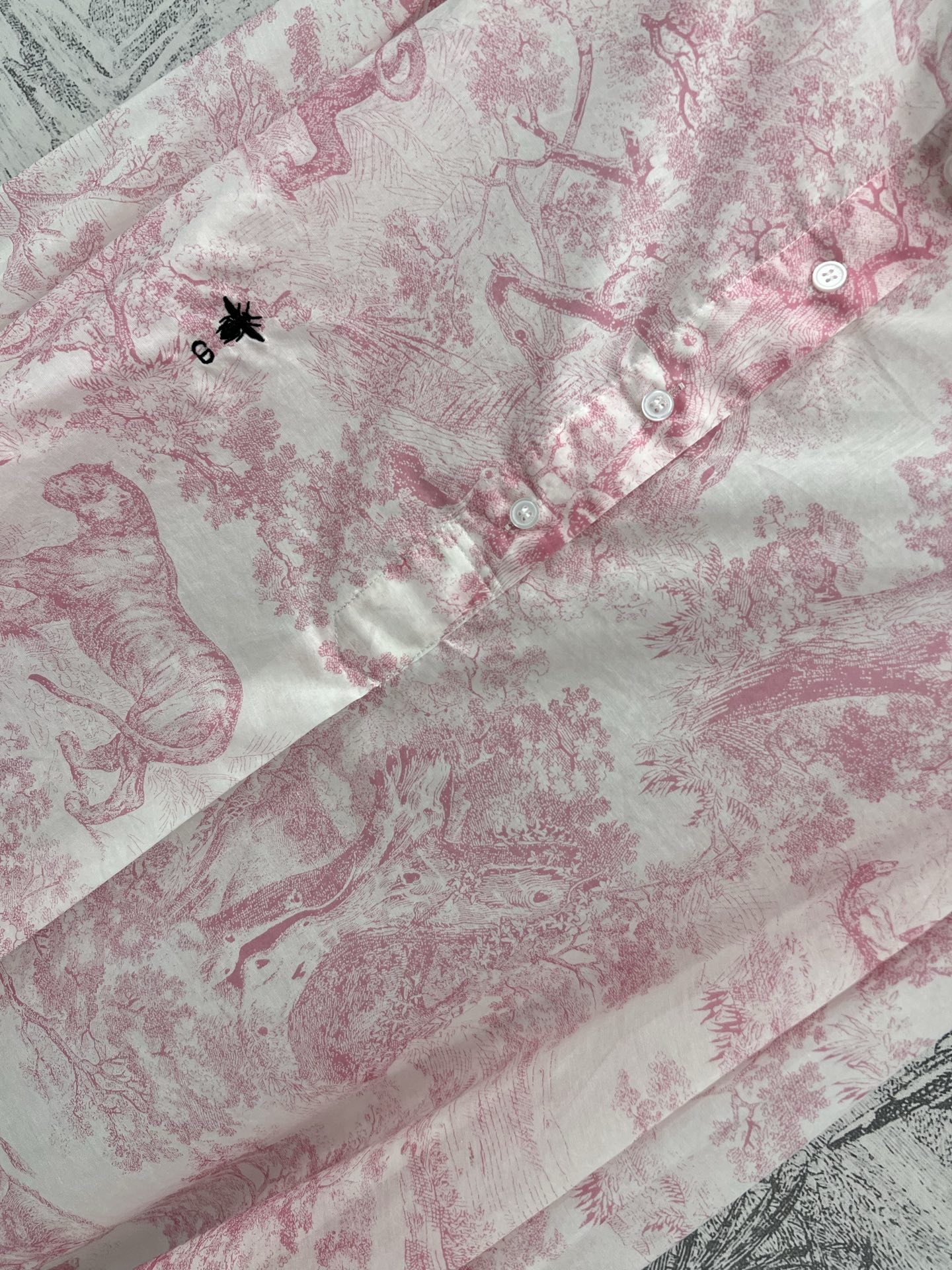 D家 25夏季新款 丛林动物印花立领长袖长款衬衫  经典的茹依动物丛林系列 百看不厌 超级实穿 重工刺绣